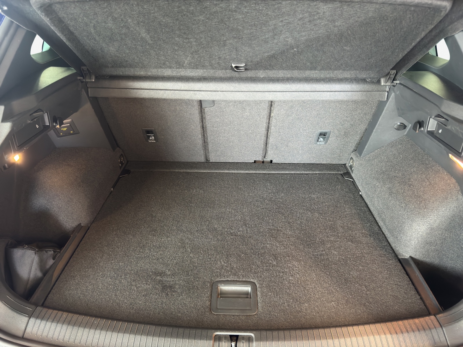 VW Tiguan 2.0TSI R 4Motion DSG-image-12