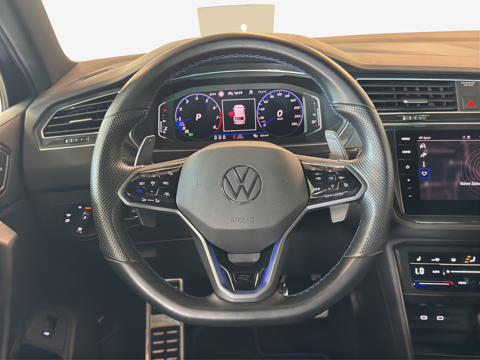 VW Tiguan 2.0TSI R 4Motion DSG-image-9