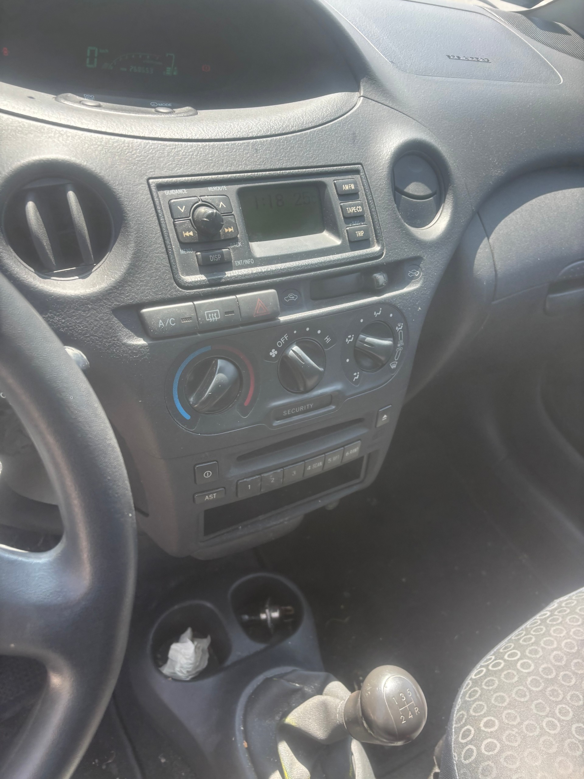 TOYOTA Yaris 1.3 Linea Luna-image-12