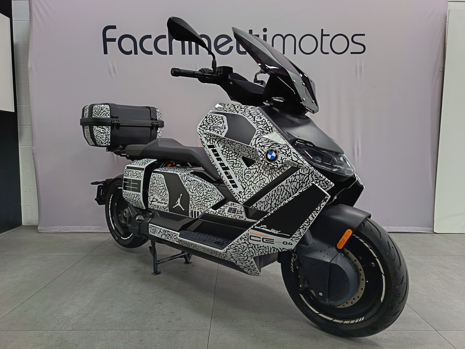 BMW CE 04 Avantgarde *** Jordan Edition ***-showroom-element-1