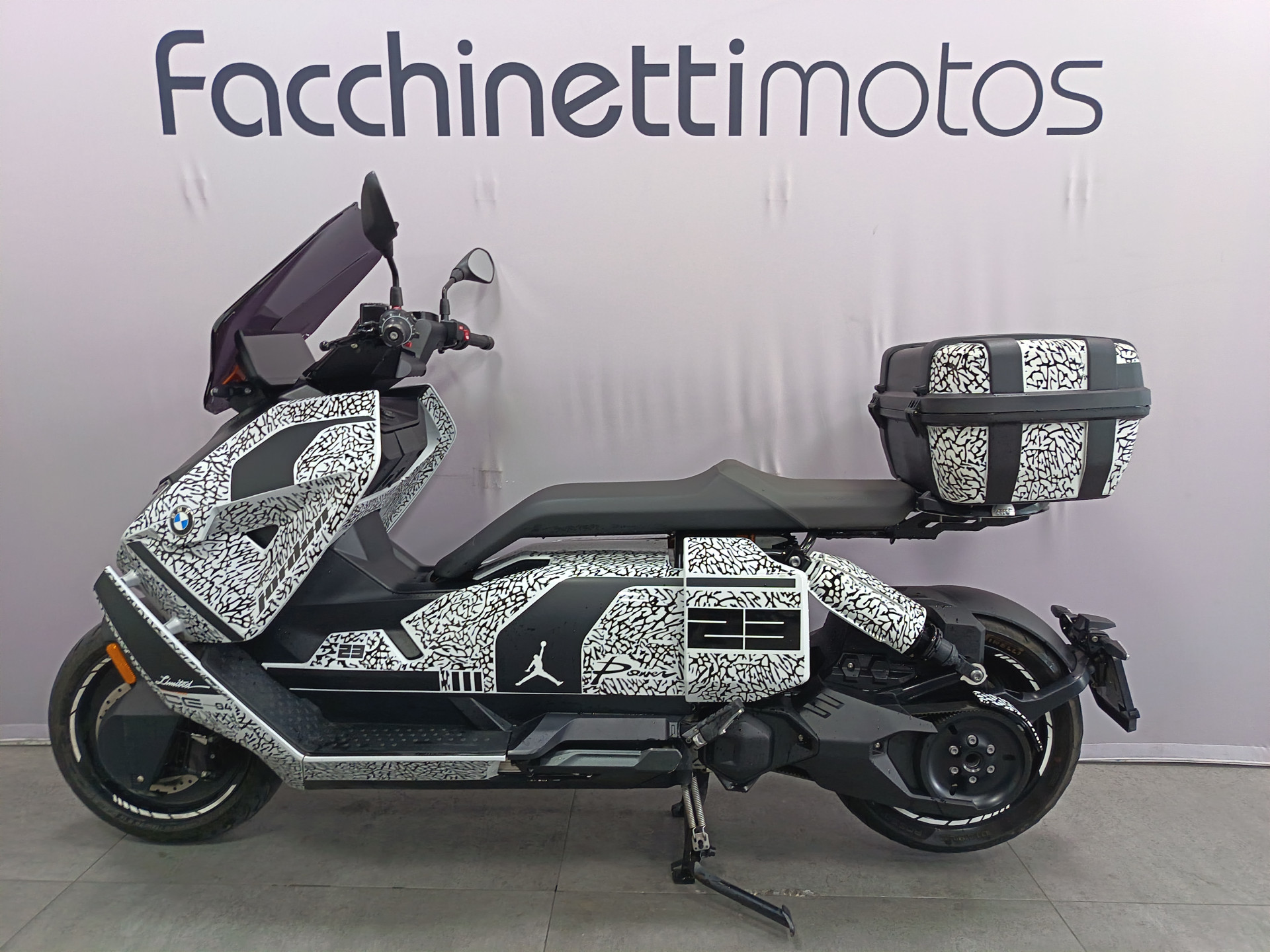 BMW CE 04 Avantgarde *** Jordan Edition ***-showroom-element-3