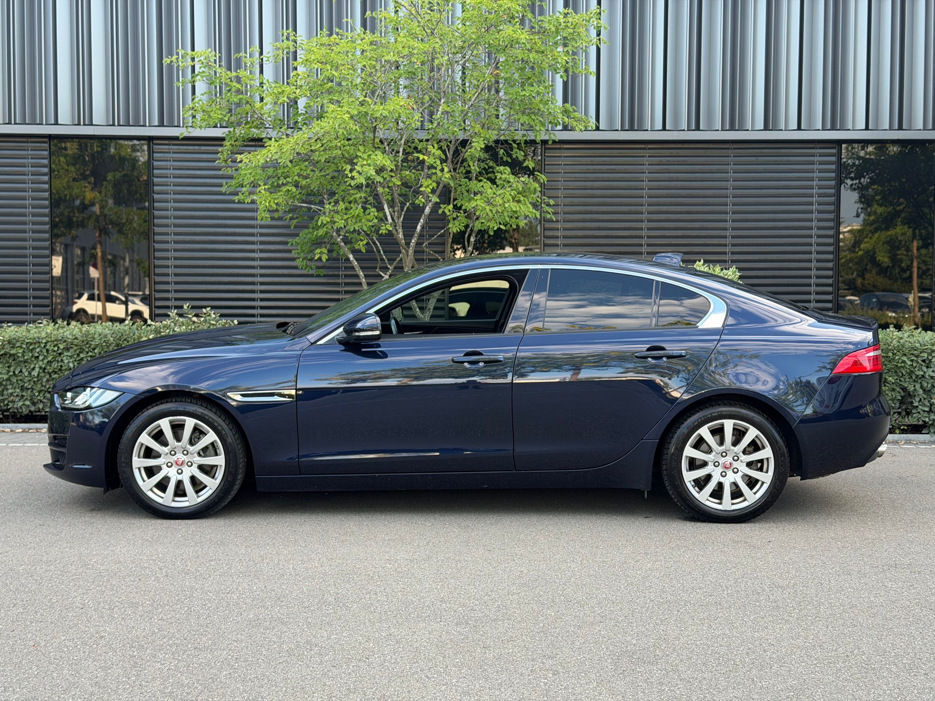 JAGUAR XE 20d Pure Automat-image-2