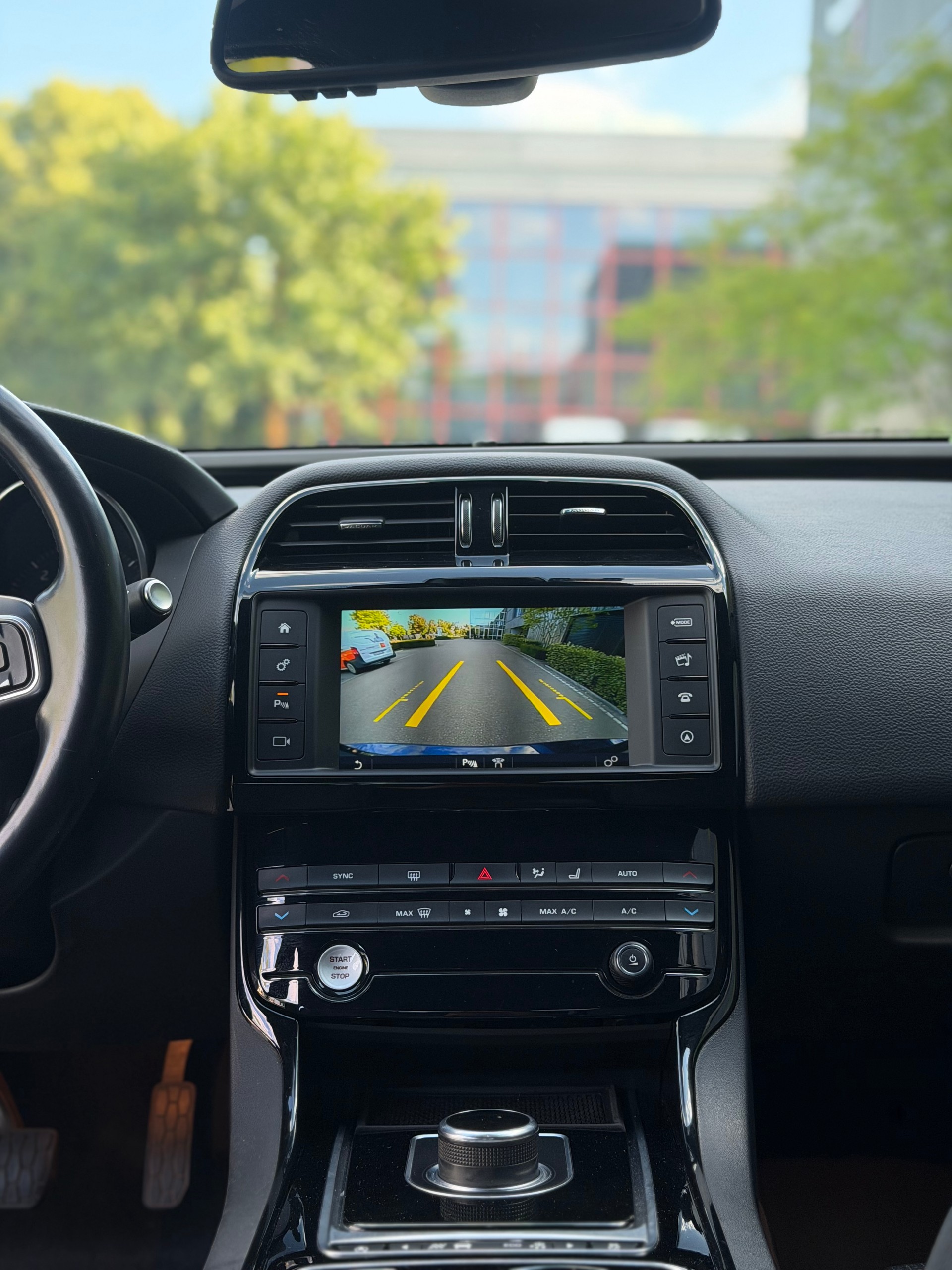 JAGUAR XE 20d Pure Automat-image-8