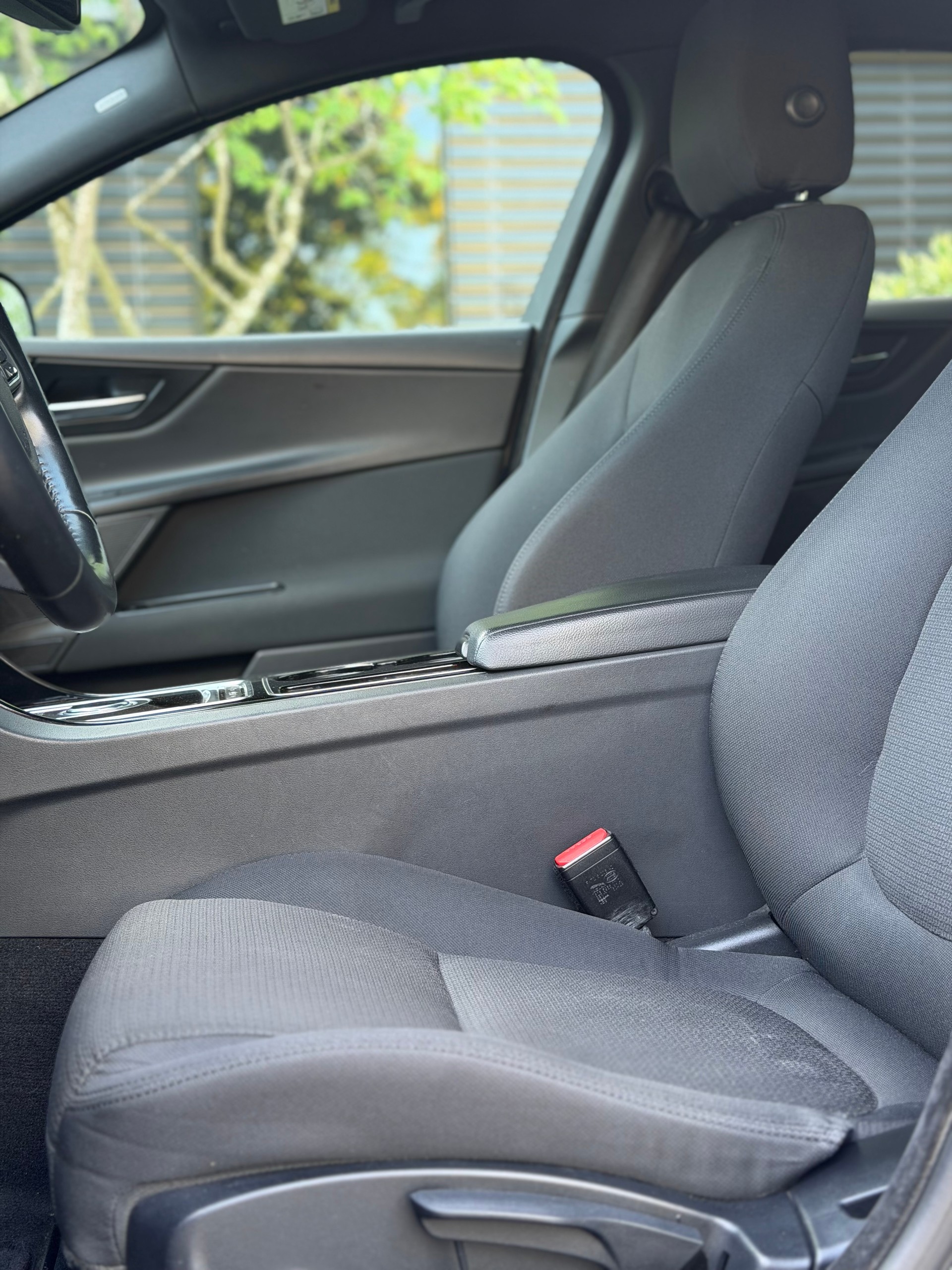 JAGUAR XE 20d Pure Automat-image-12