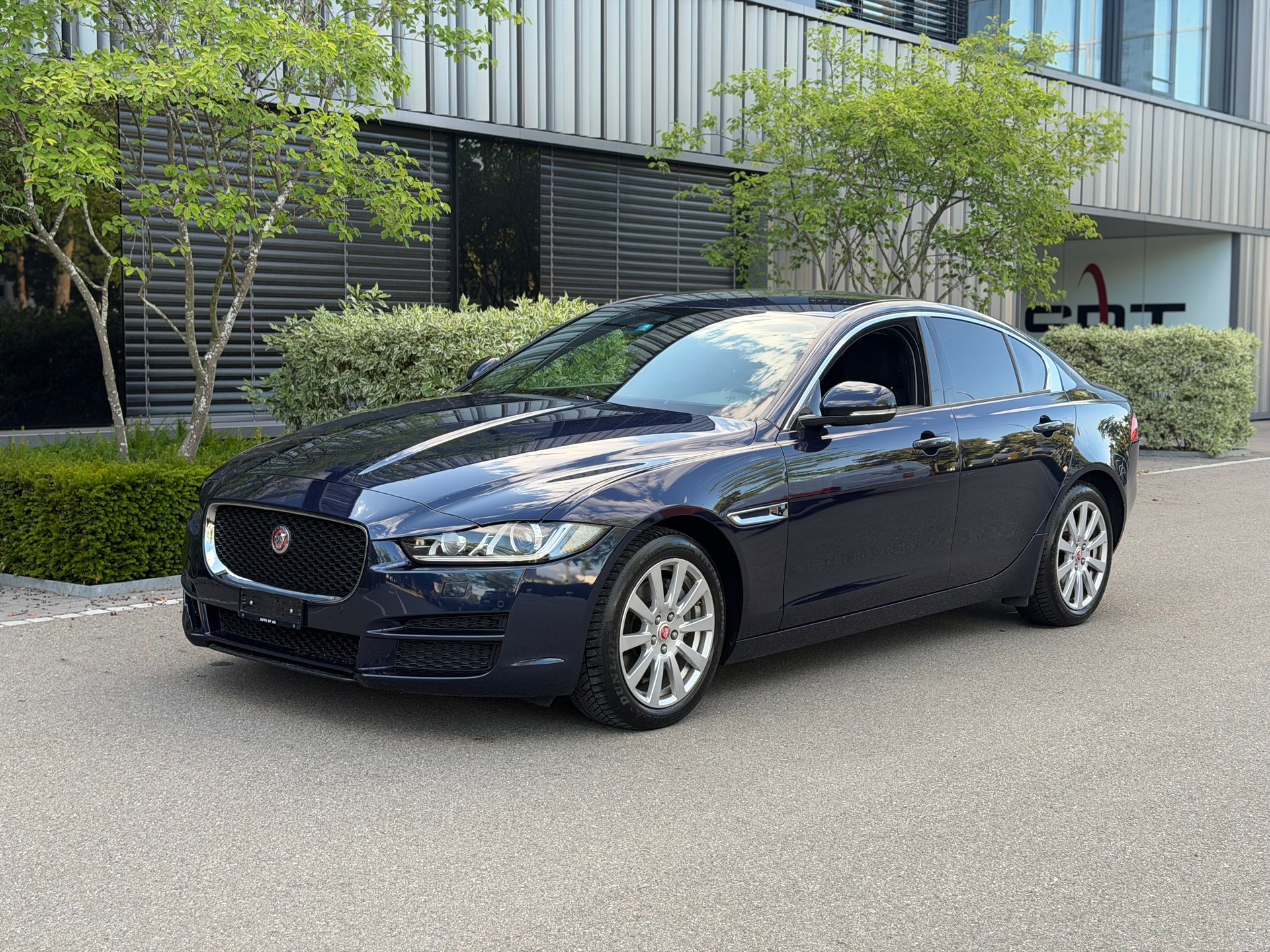 JAGUAR XE 20d Pure Automat-image-0