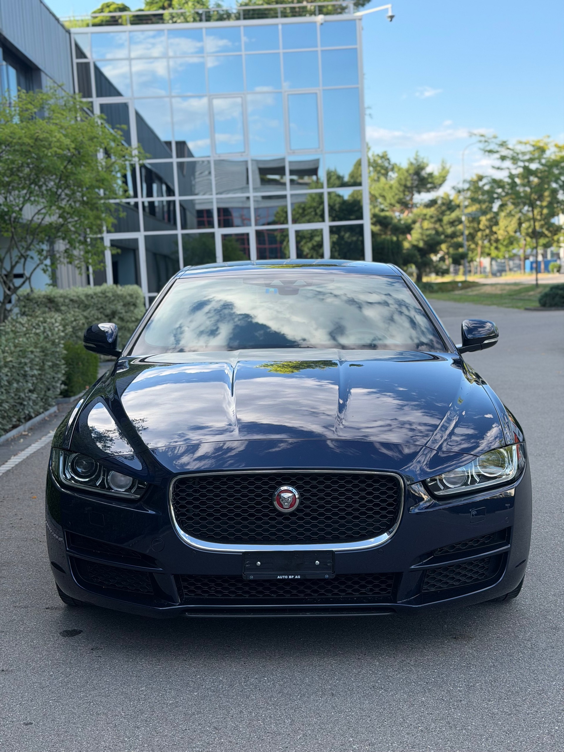 JAGUAR XE 20d Pure Automat-image-1