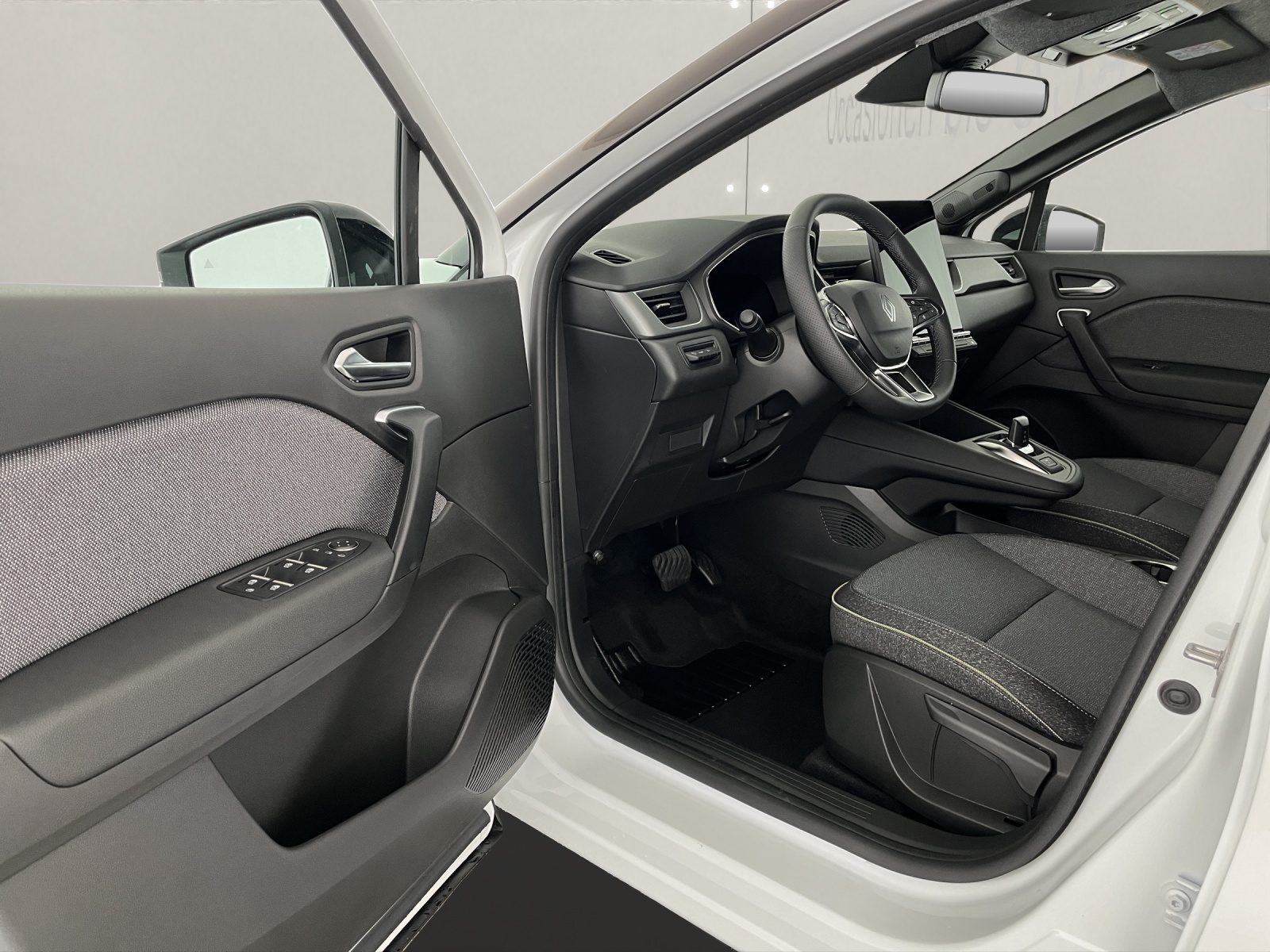 RENAULT Captur 1.8 E-Tech techno-image-6