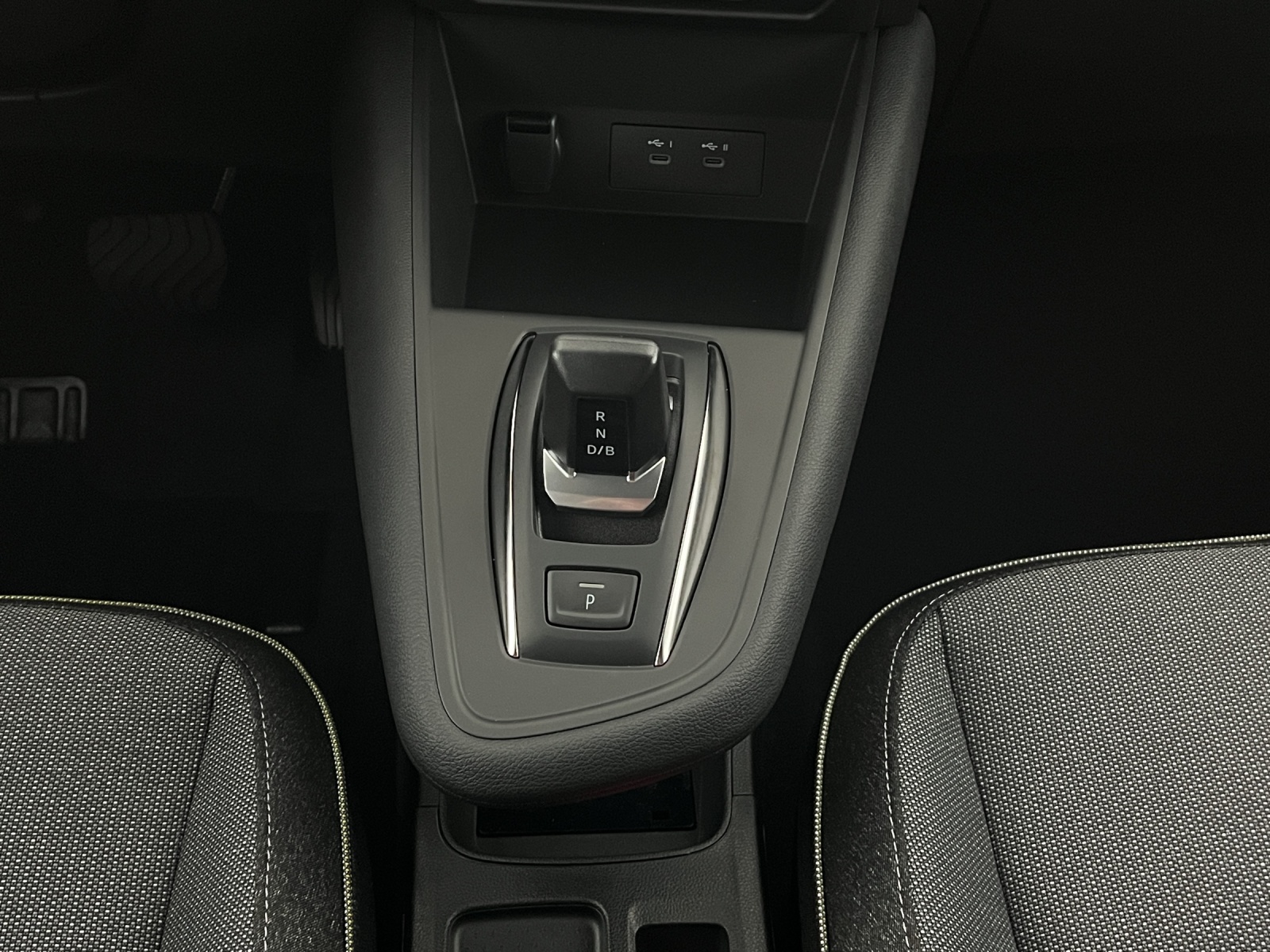 RENAULT Captur 1.8 E-Tech techno-image-13