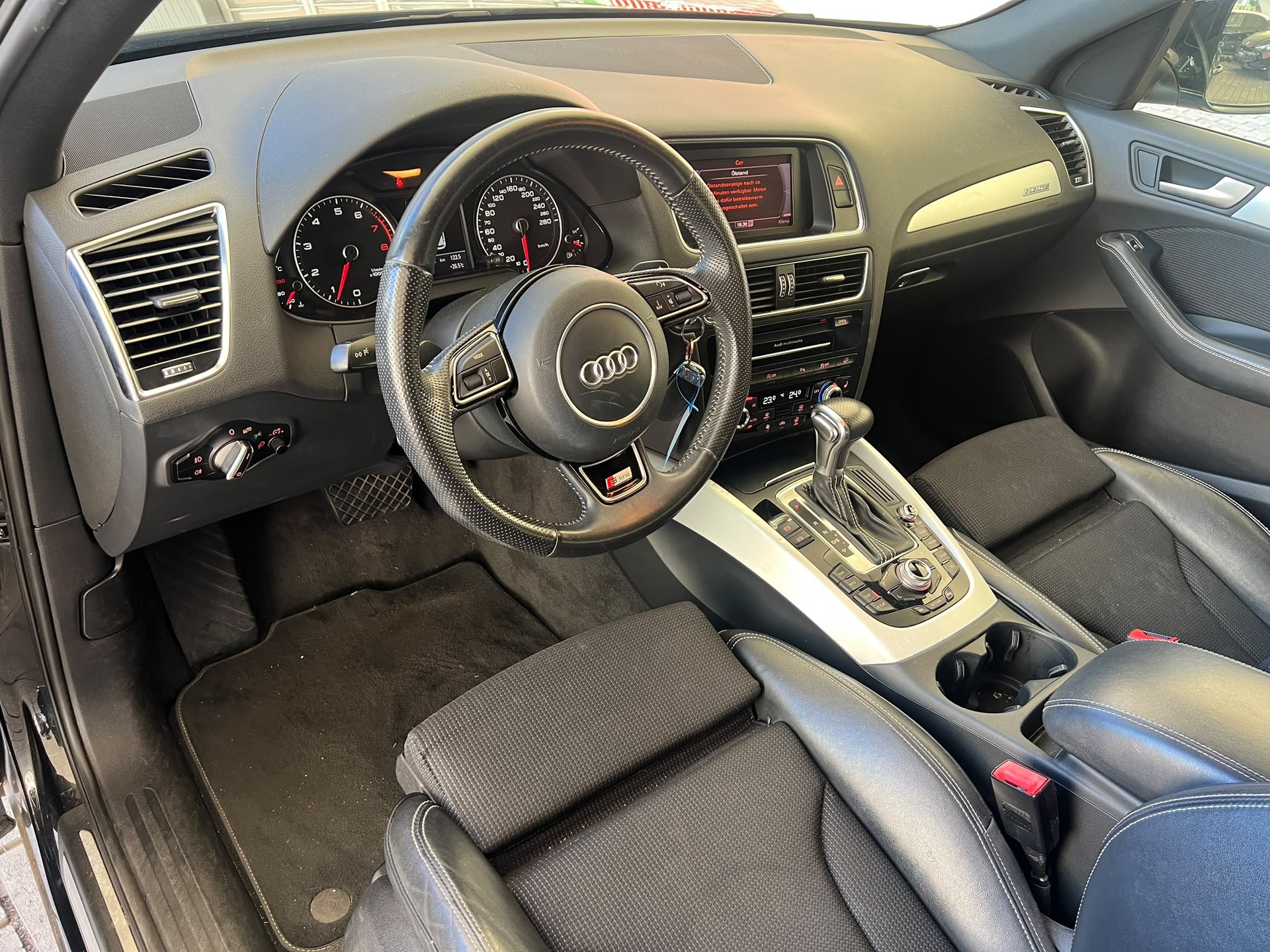 AUDI Q5 2.0 TFSI quattro tiptronic-image-27