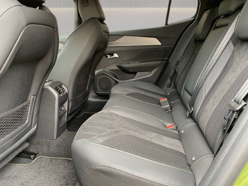 PEUGEOT 408 1.6 PHEV 225 GT Exclusive-image-10