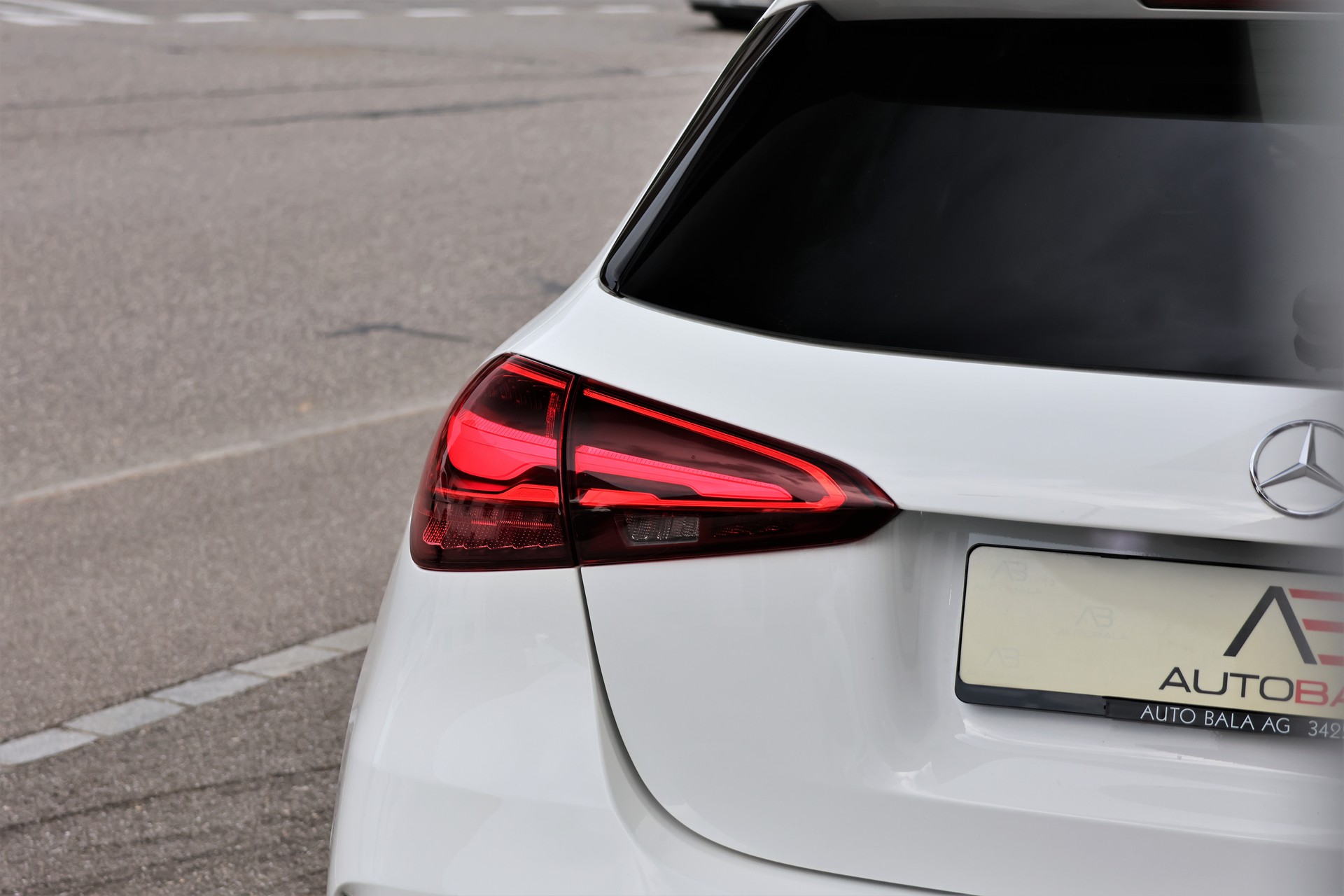 MERCEDES-BENZ A 250 4Matic AMG Line 4Matic 7G-DCT *Facelift*-image-5