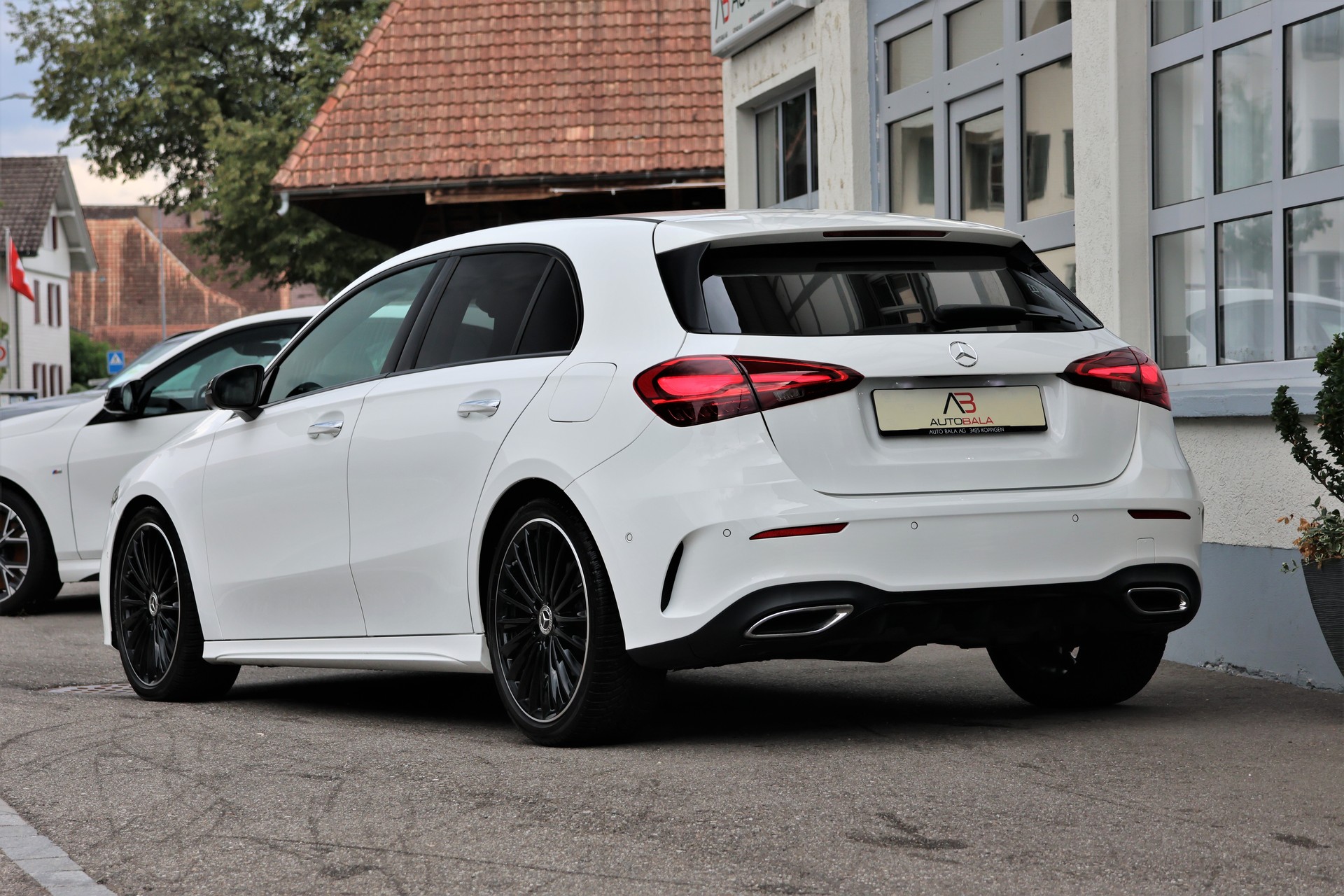 MERCEDES-BENZ A 250 4Matic AMG Line 4Matic 7G-DCT *Facelift*-image-2