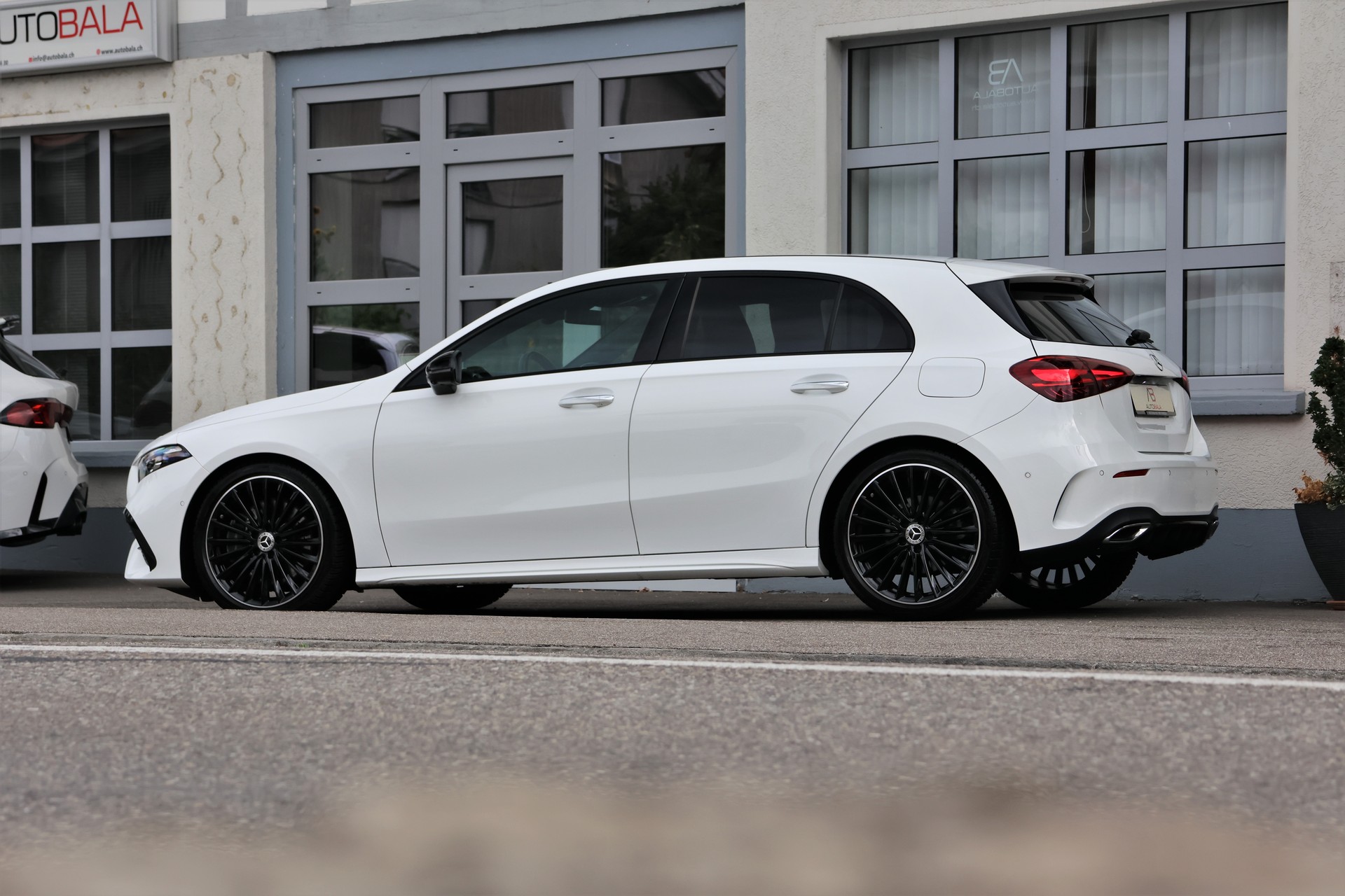 MERCEDES-BENZ A 250 4Matic AMG Line 4Matic 7G-DCT *Facelift*-image-3
