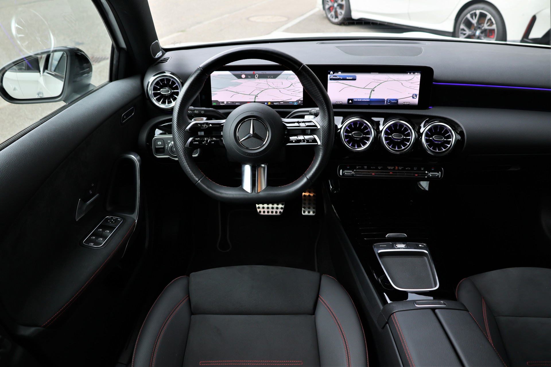 MERCEDES-BENZ A 250 4Matic AMG Line 4Matic 7G-DCT *Facelift*-image-12