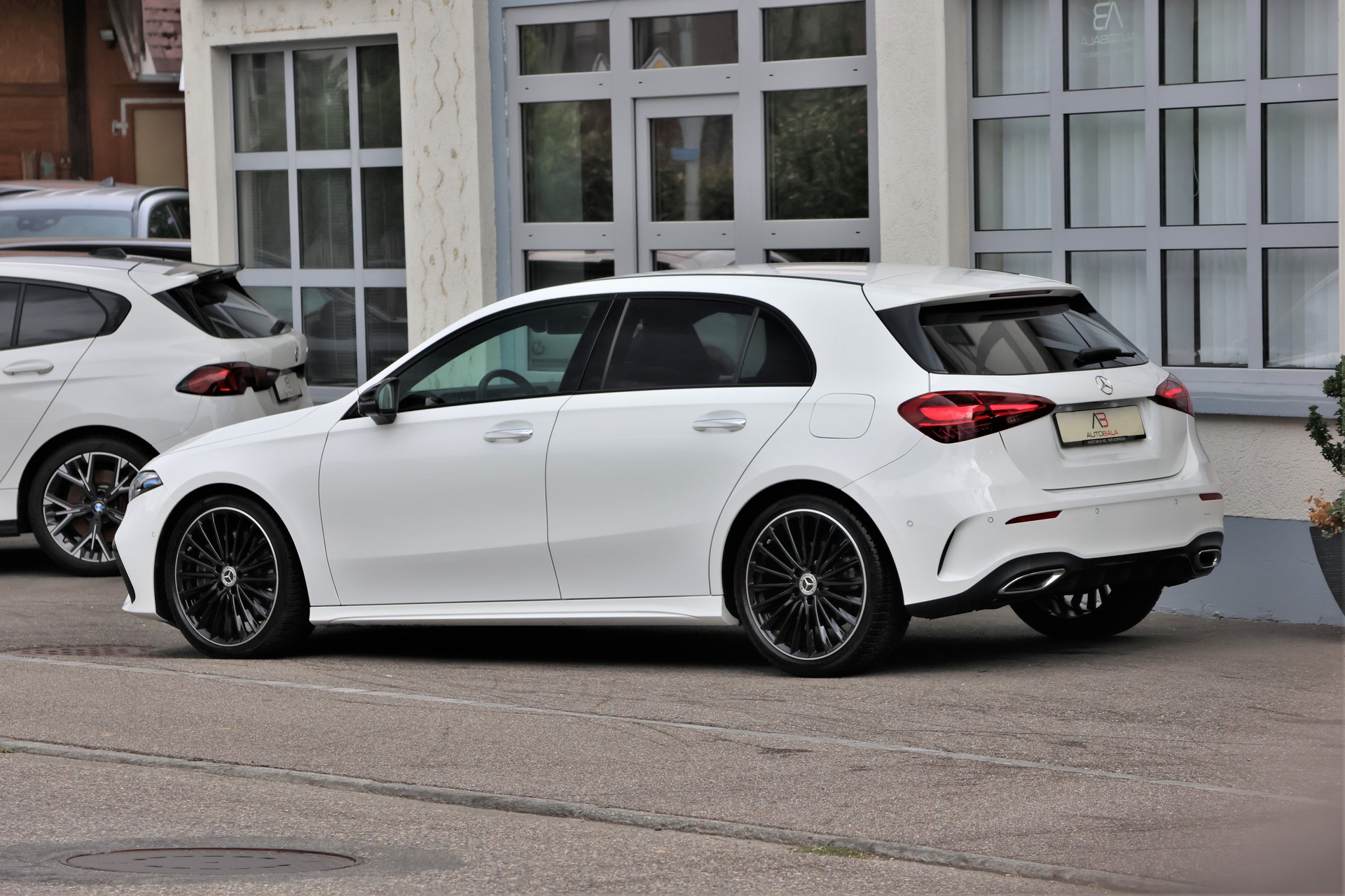 MERCEDES-BENZ A 250 4Matic AMG Line 4Matic 7G-DCT *Facelift*-image-4