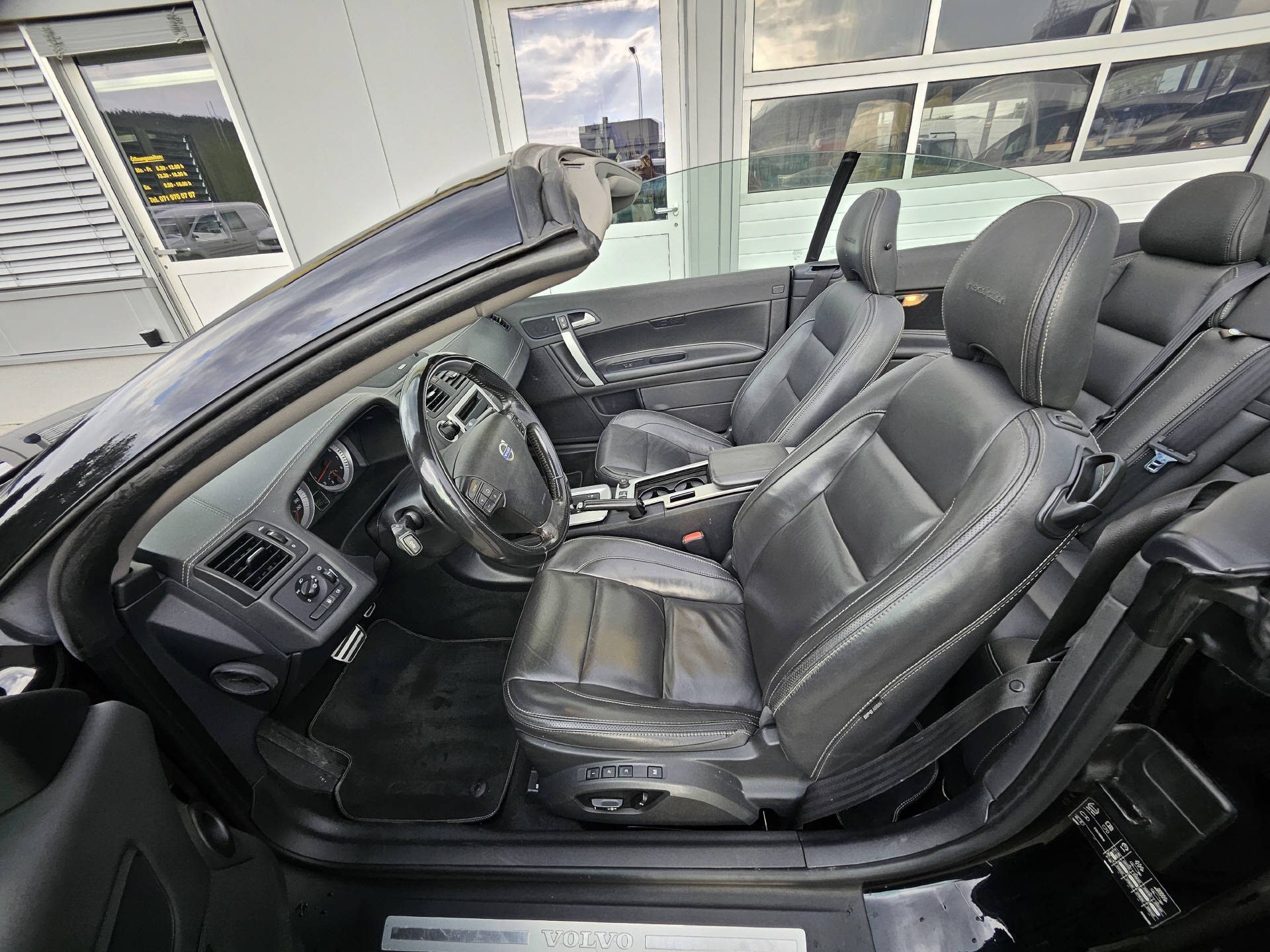 VOLVO C70 Cabriolet 2.5 20V T5 230 Inscription-image-13