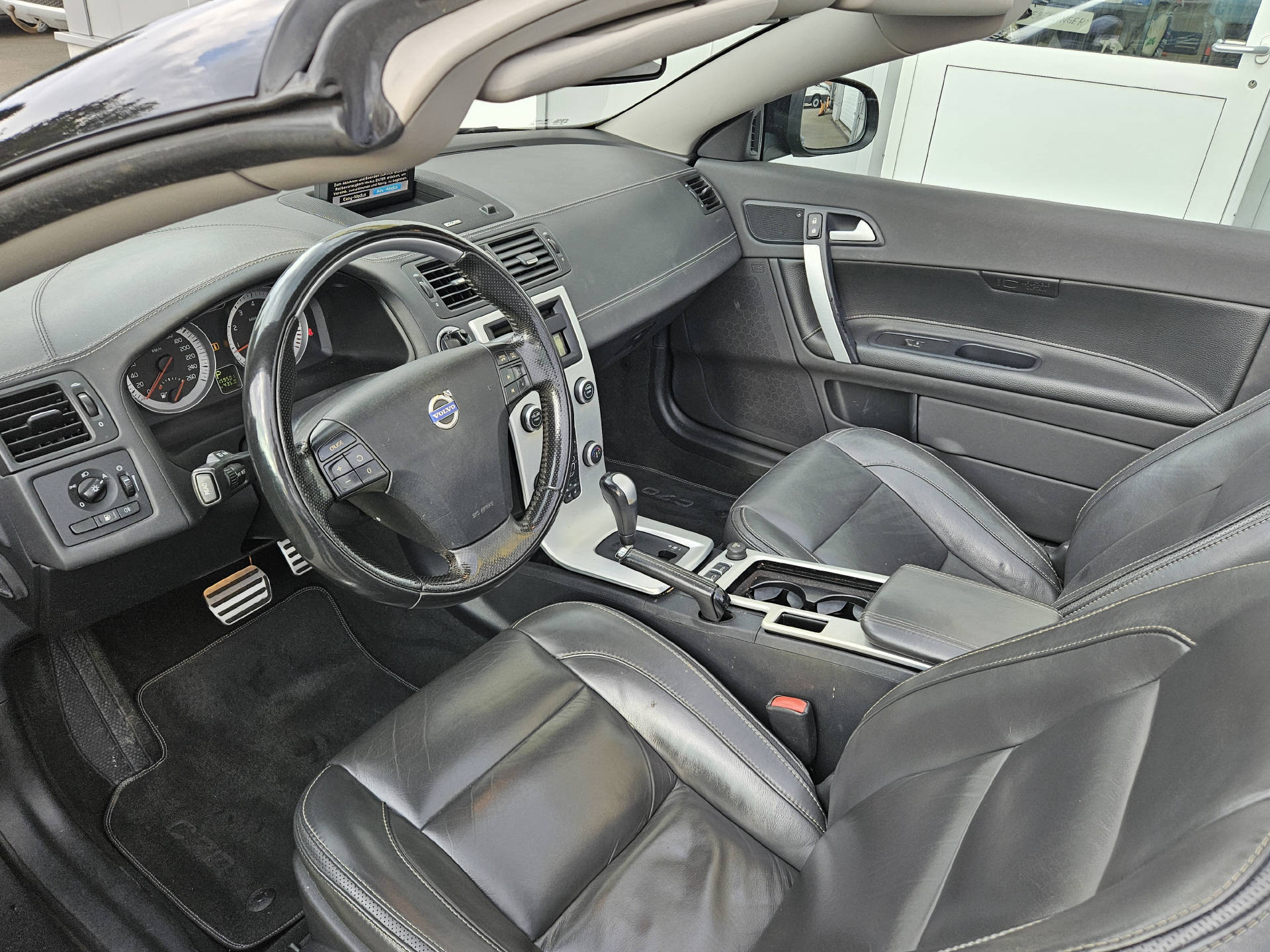 VOLVO C70 Cabriolet 2.5 20V T5 230 Inscription-image-14