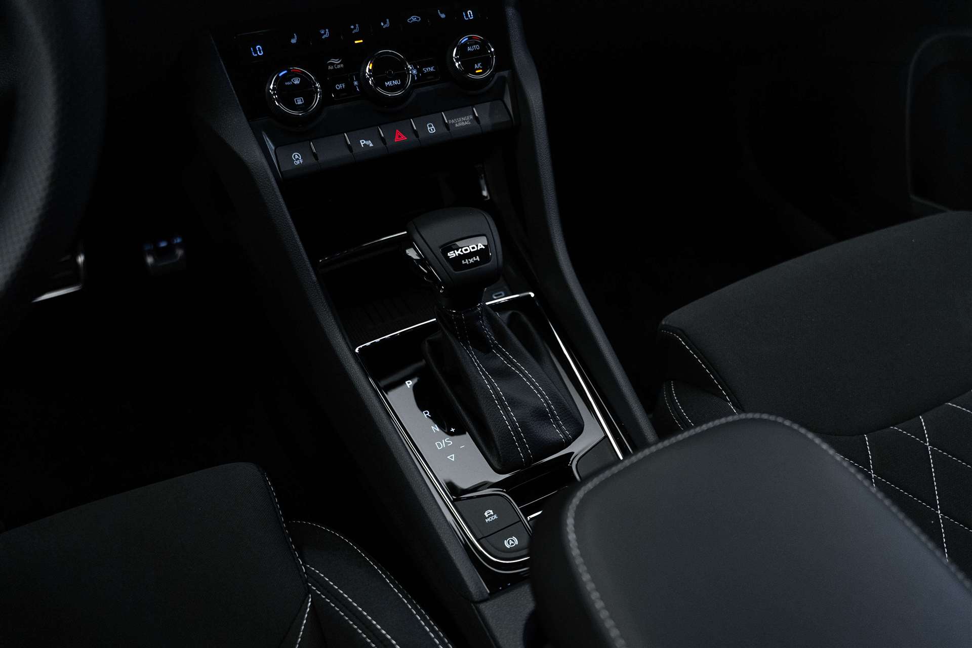 SKODA SKODA Karoq 2.0 TSI SportLine 4x4 DSG-image-26