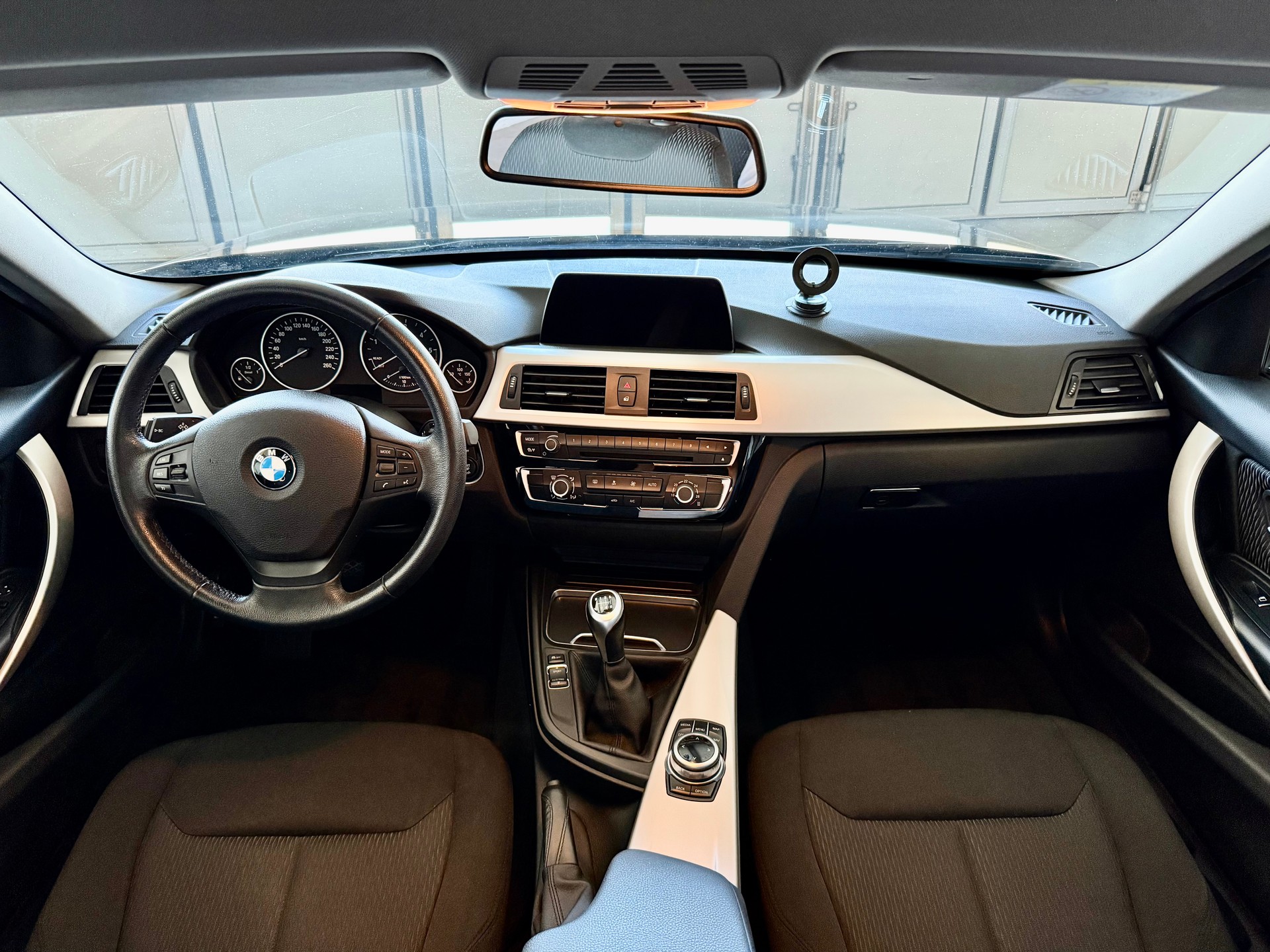 BMW 316d Sport Touring Business Line-image-6