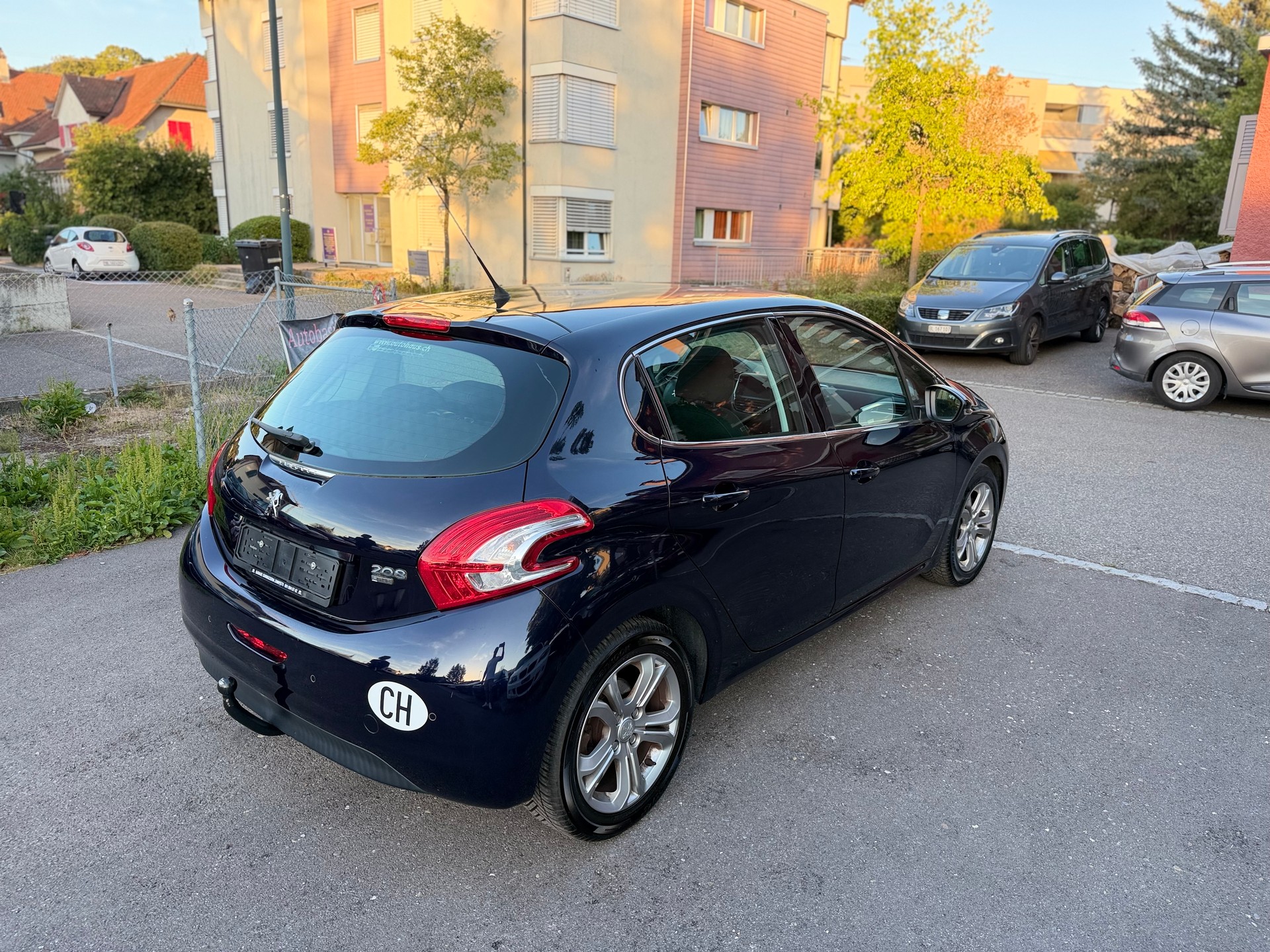PEUGEOT 208 1.2 THP Allure-image-4