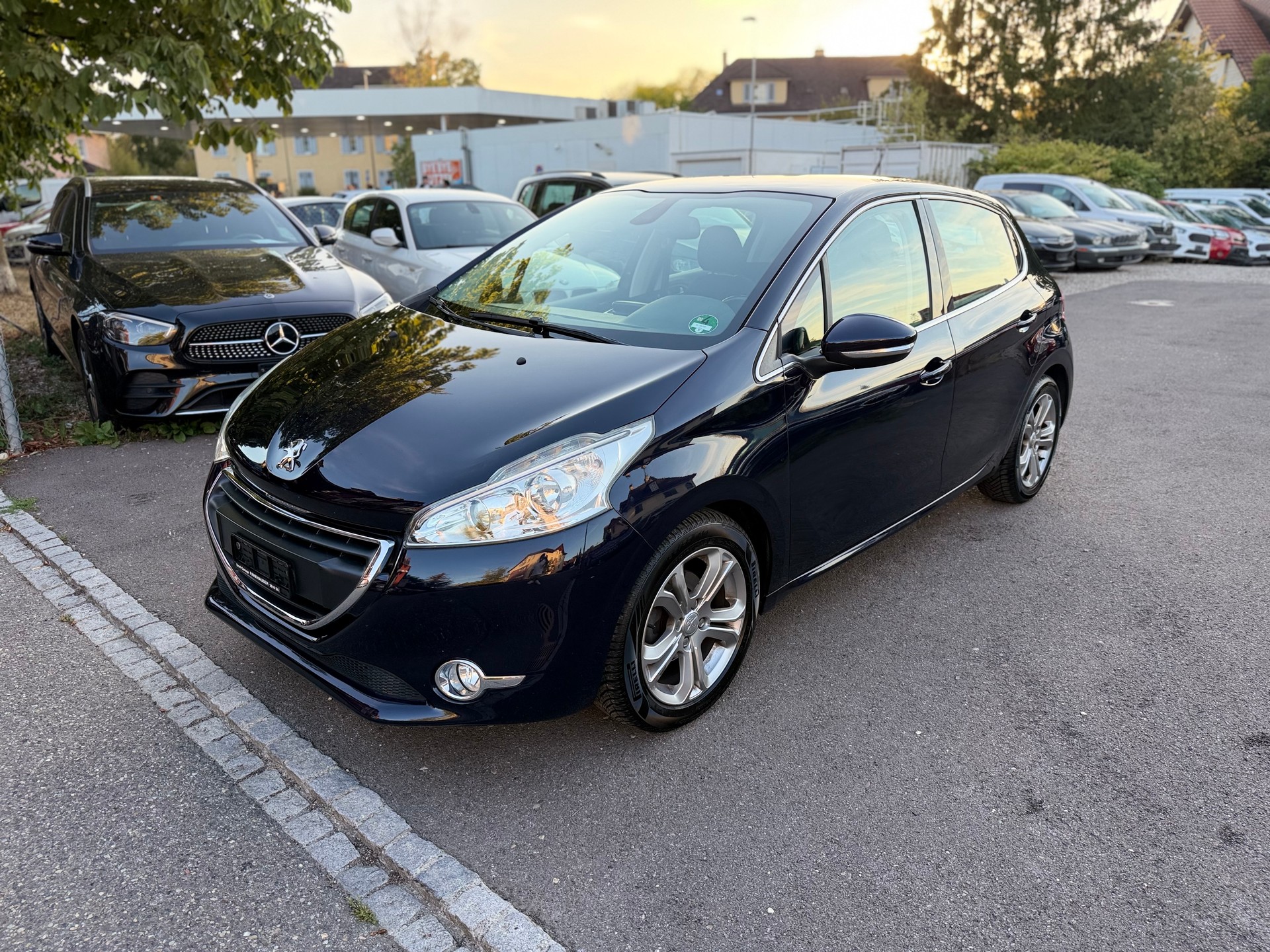 PEUGEOT 208 1.2 THP Allure-image-1