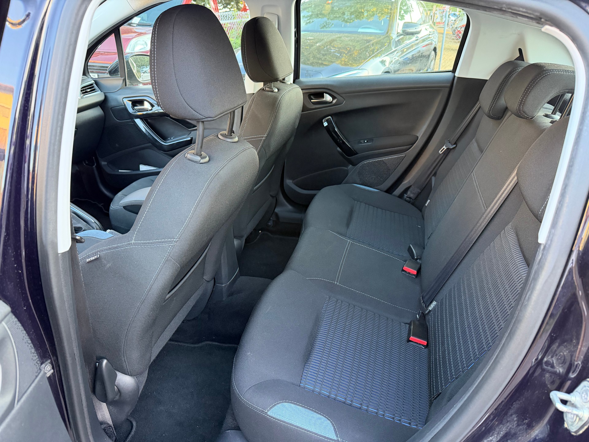 PEUGEOT 208 1.2 THP Allure-image-7