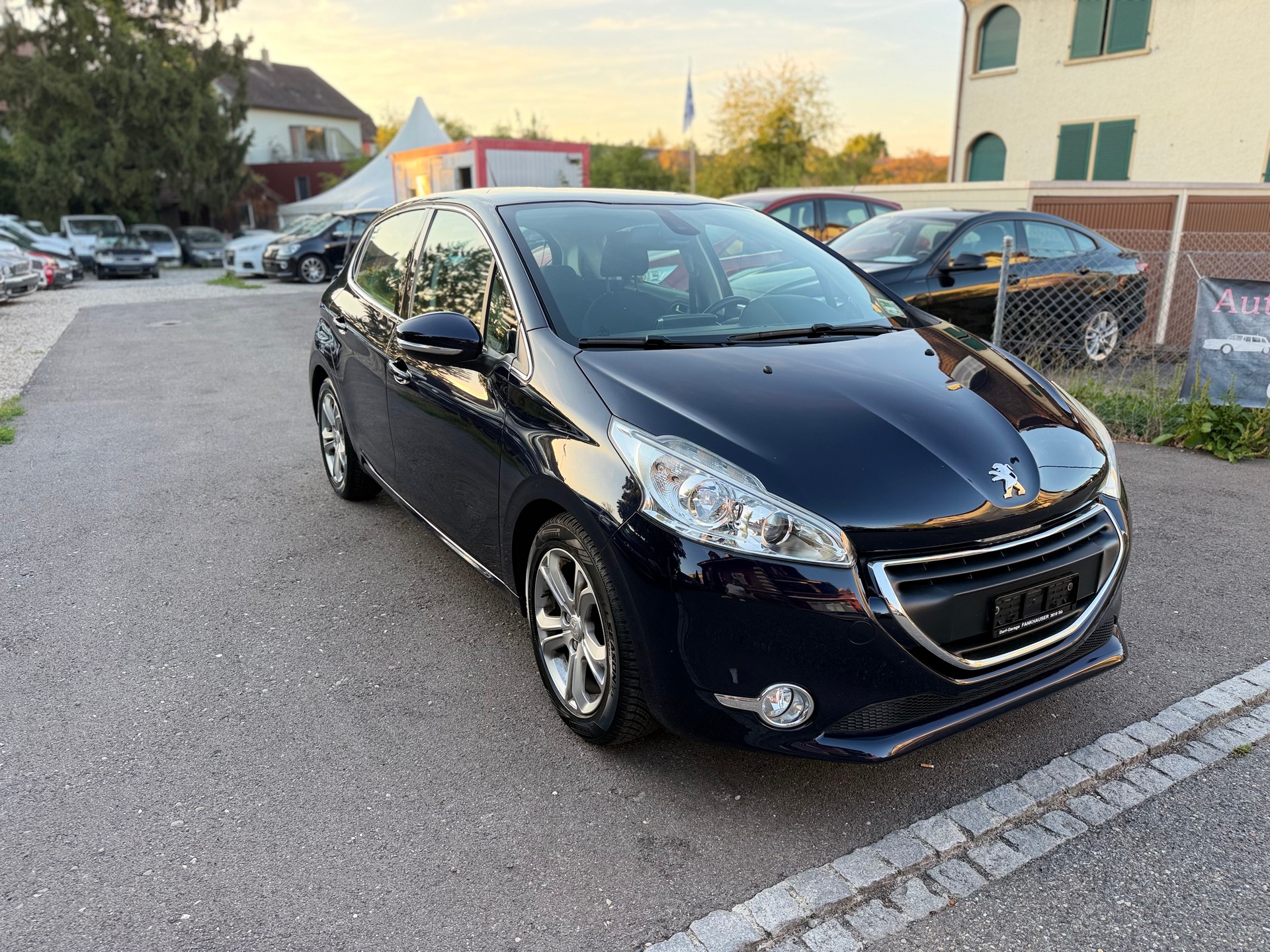 PEUGEOT 208 1.2 THP Allure-image-5