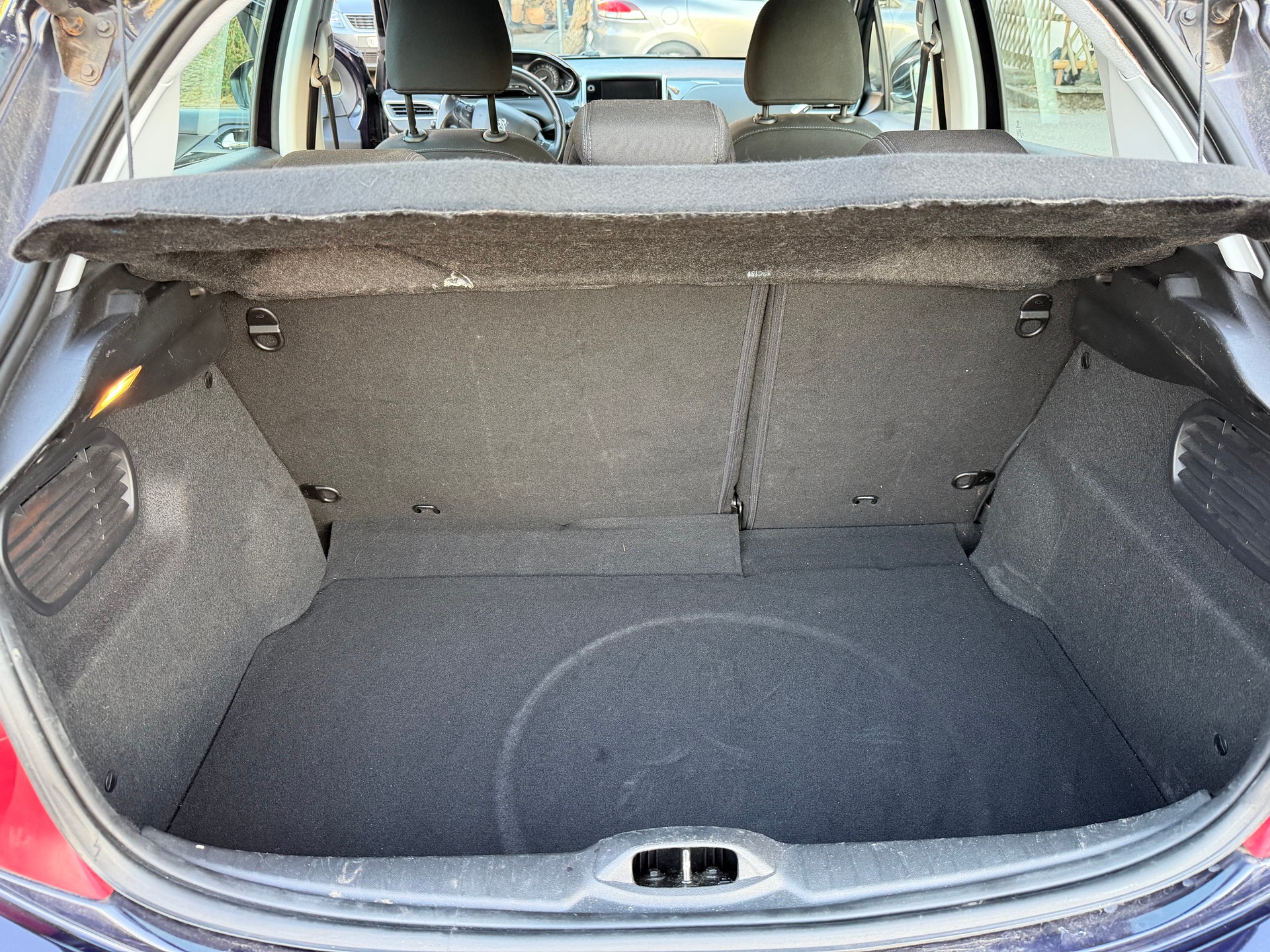 PEUGEOT 208 1.2 THP Allure-image-9