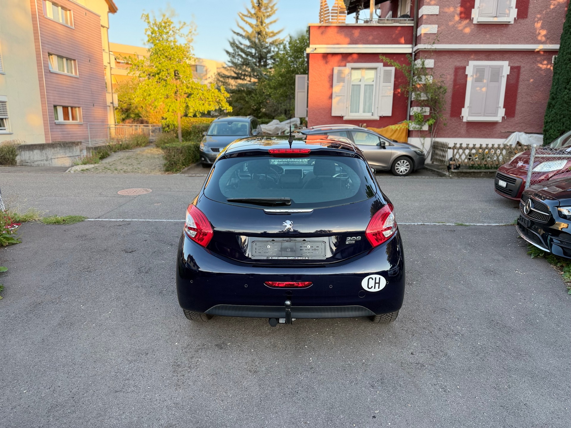 PEUGEOT 208 1.2 THP Allure-image-3