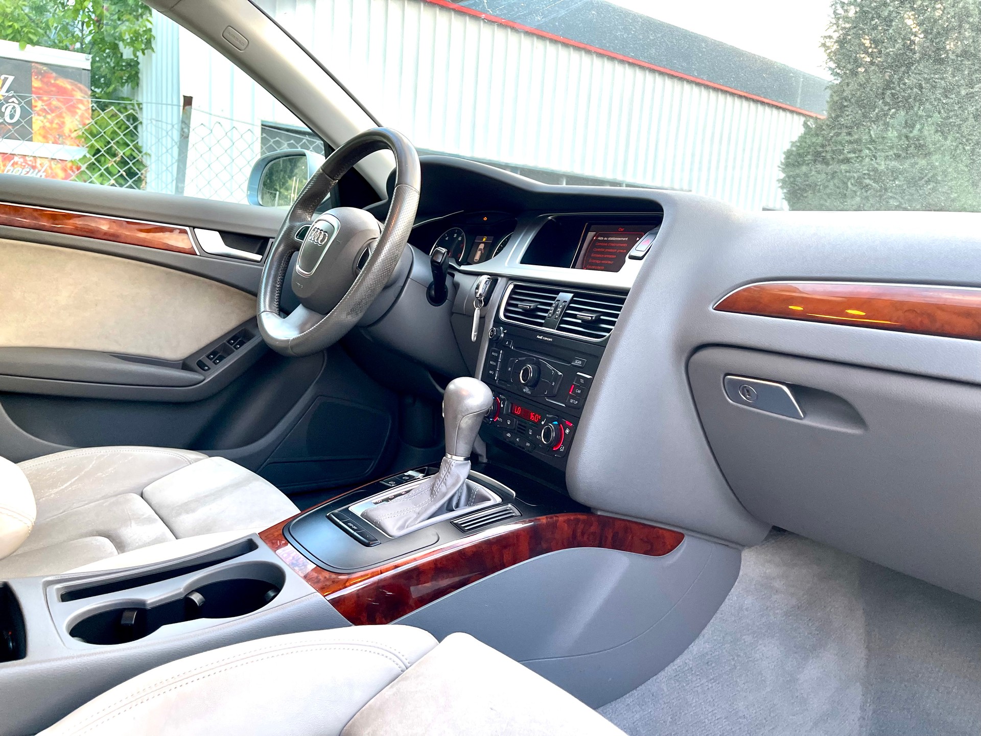 AUDI A4 Avant 2.0 TFSI Style multitronic-image-12