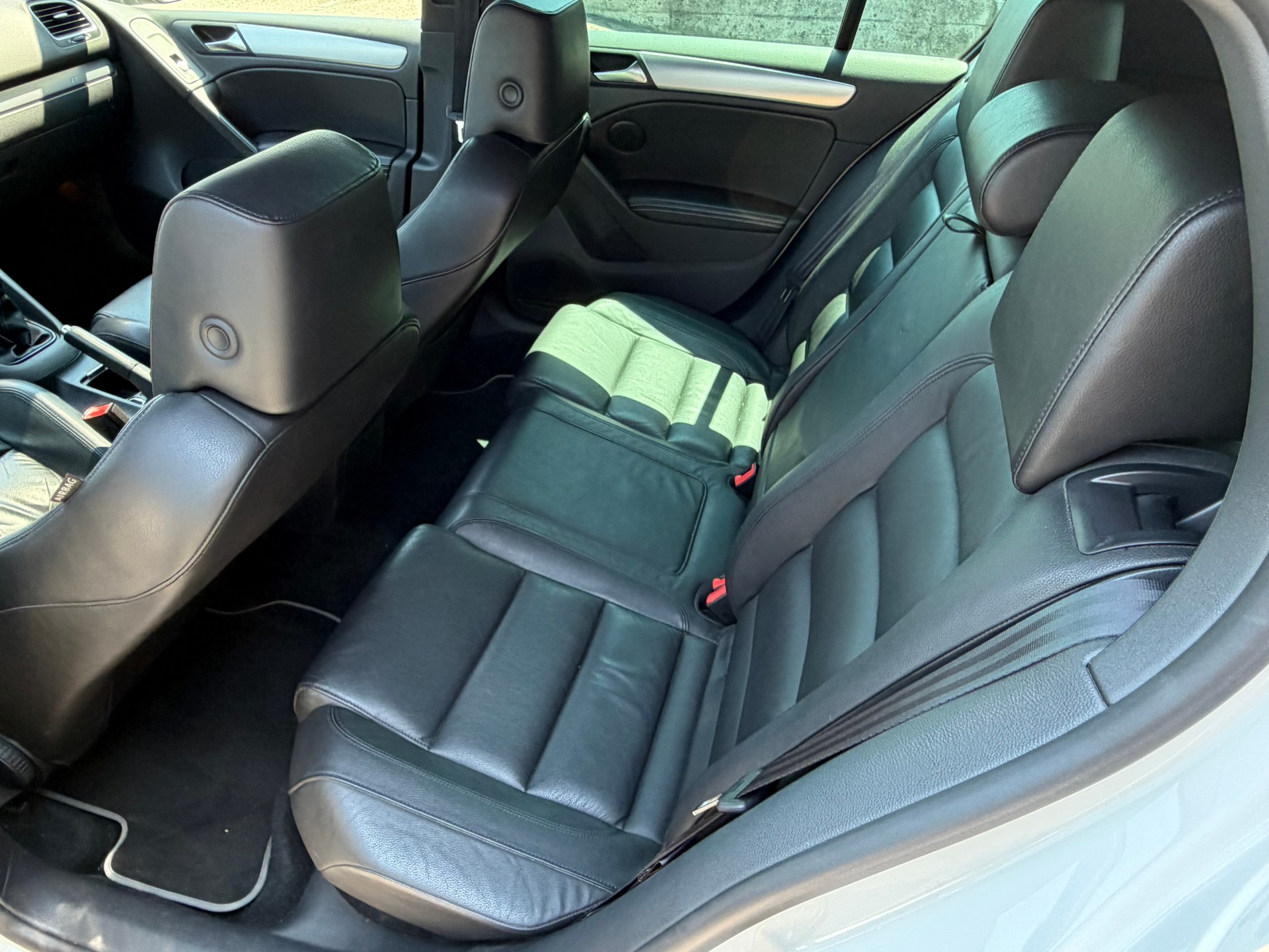 VW Golf 2.0 TSI R 4Motion-image-10