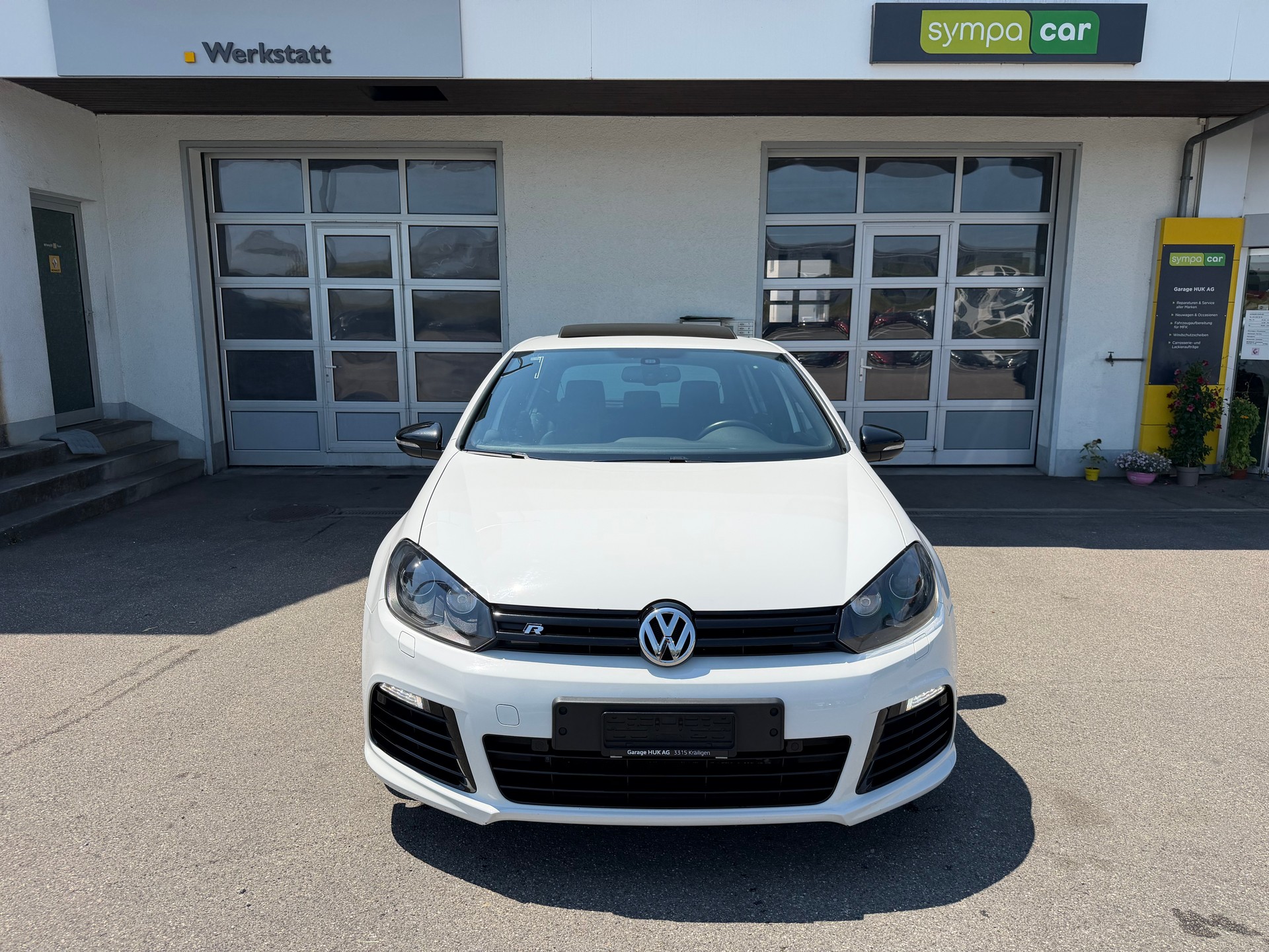 VW Golf 2.0 TSI R 4Motion-image-2
