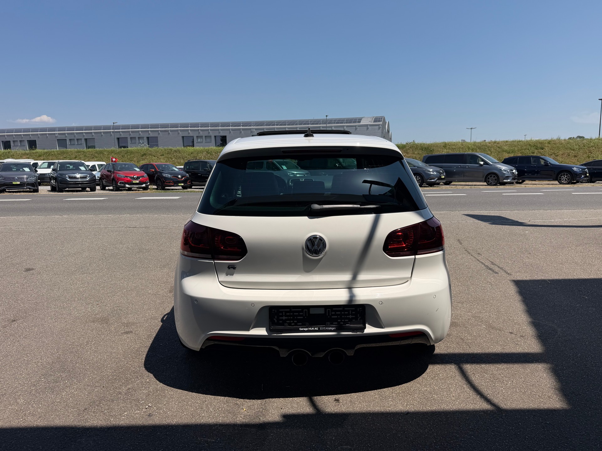 VW Golf 2.0 TSI R 4Motion-image-3