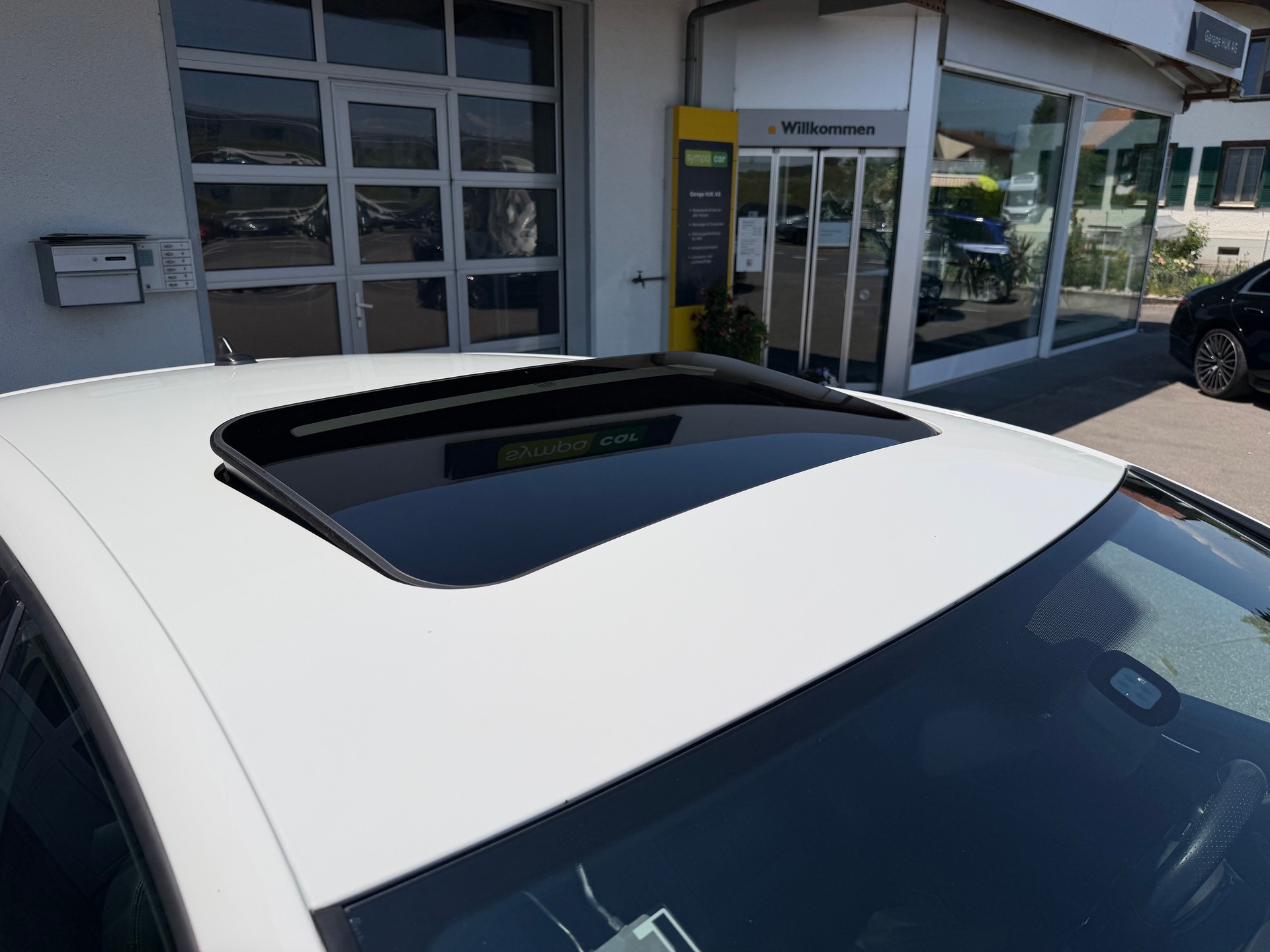 VW Golf 2.0 TSI R 4Motion-image-5