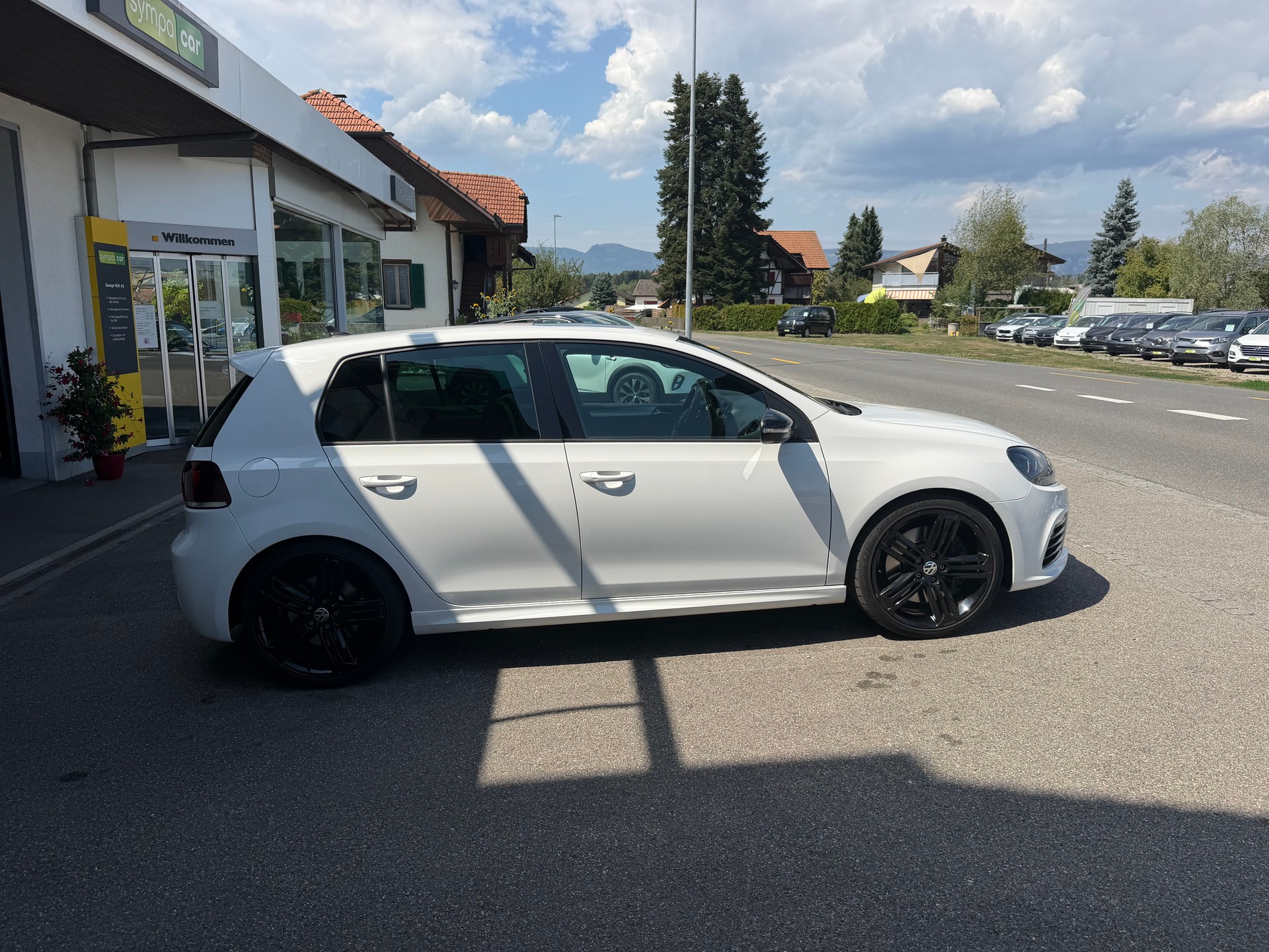VW Golf 2.0 TSI R 4Motion-image-4