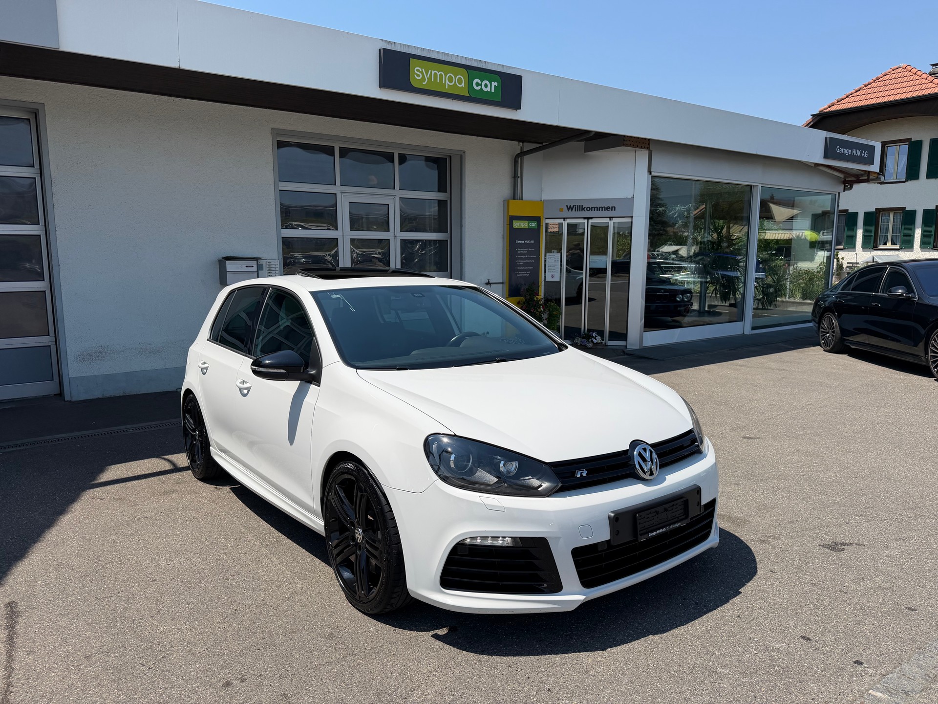 VW Golf 2.0 TSI R 4Motion-image-0