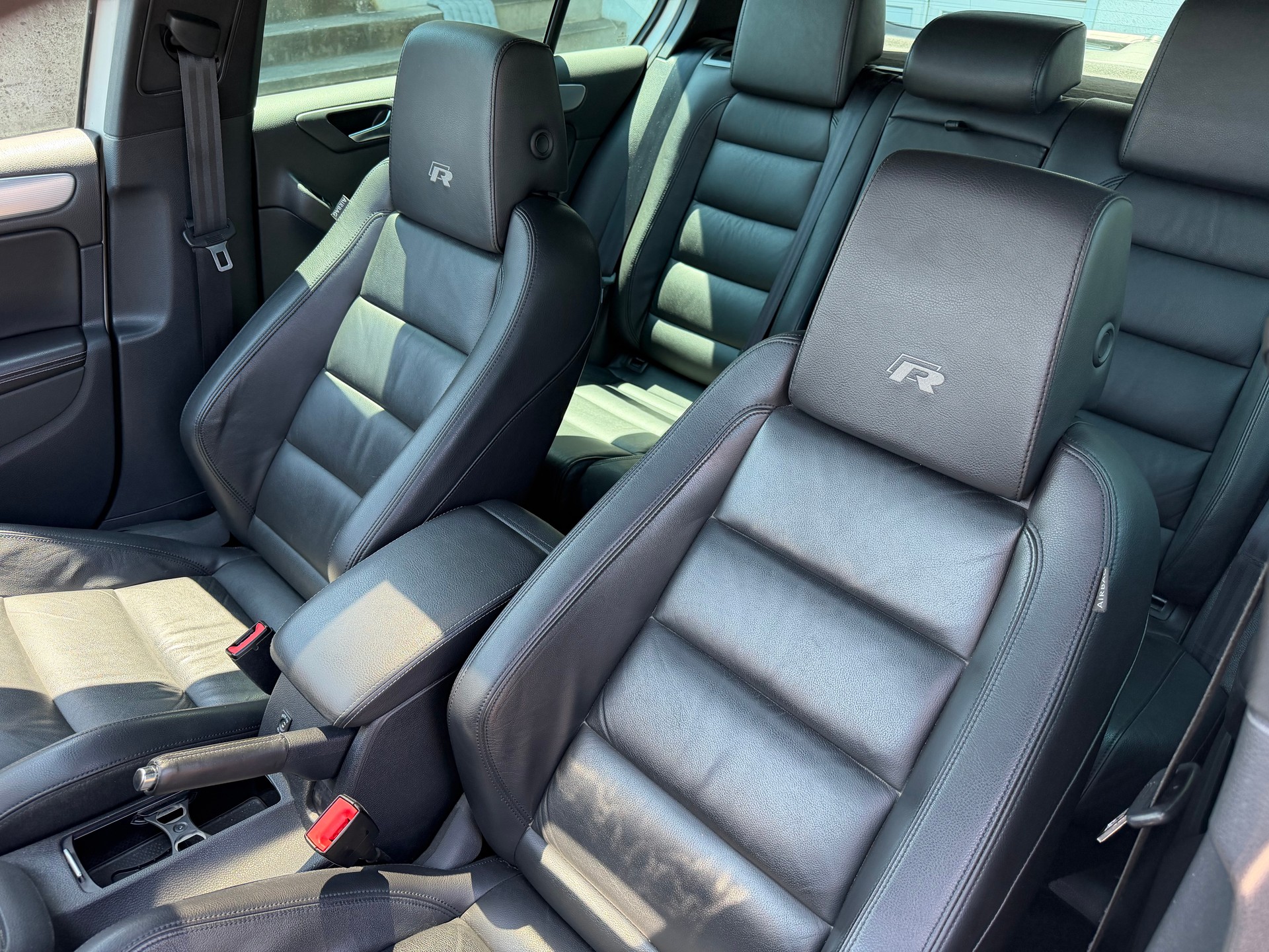 VW Golf 2.0 TSI R 4Motion-image-7