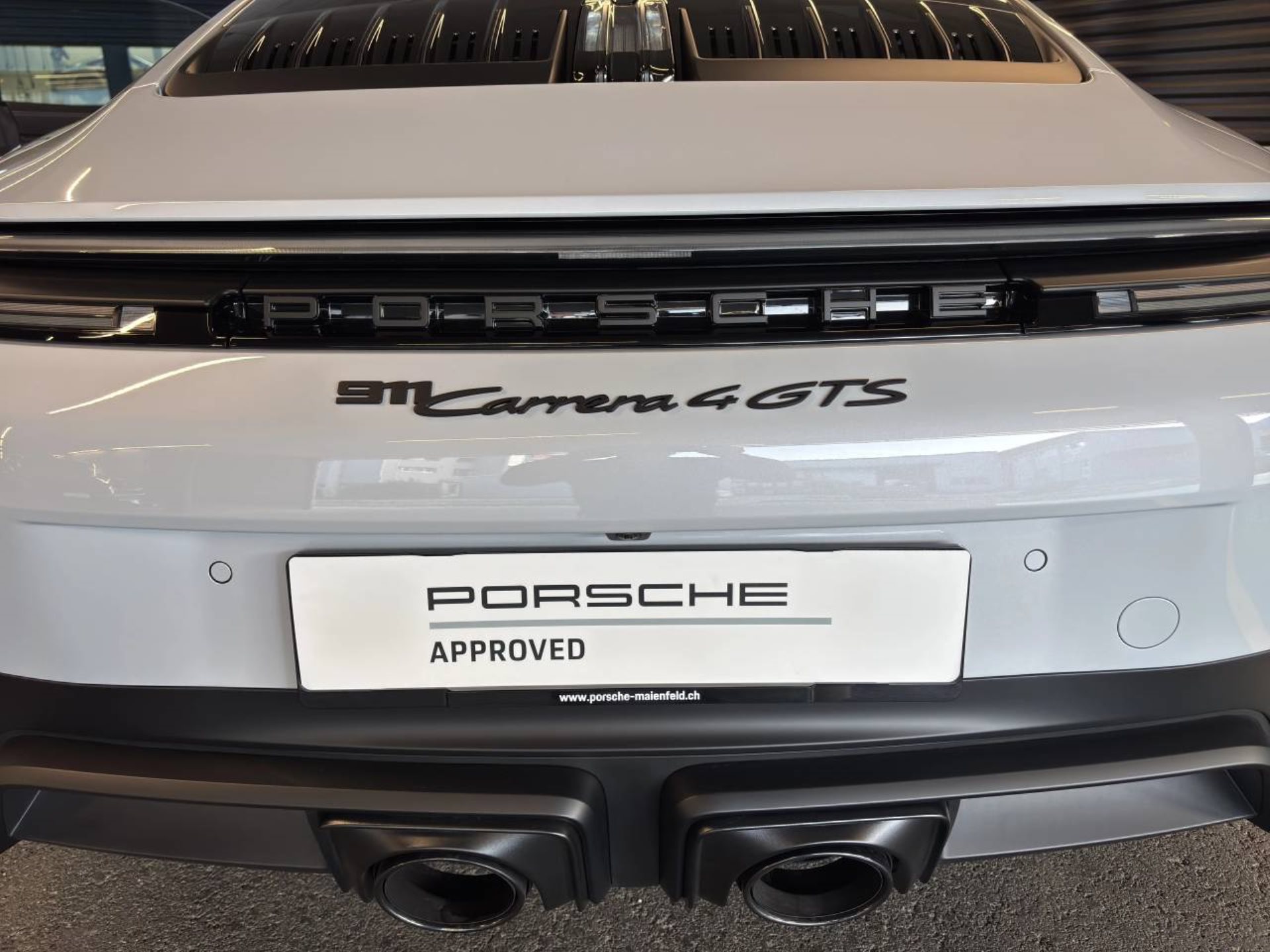 PORSCHE 911 Carrera 4 GTS-image-24