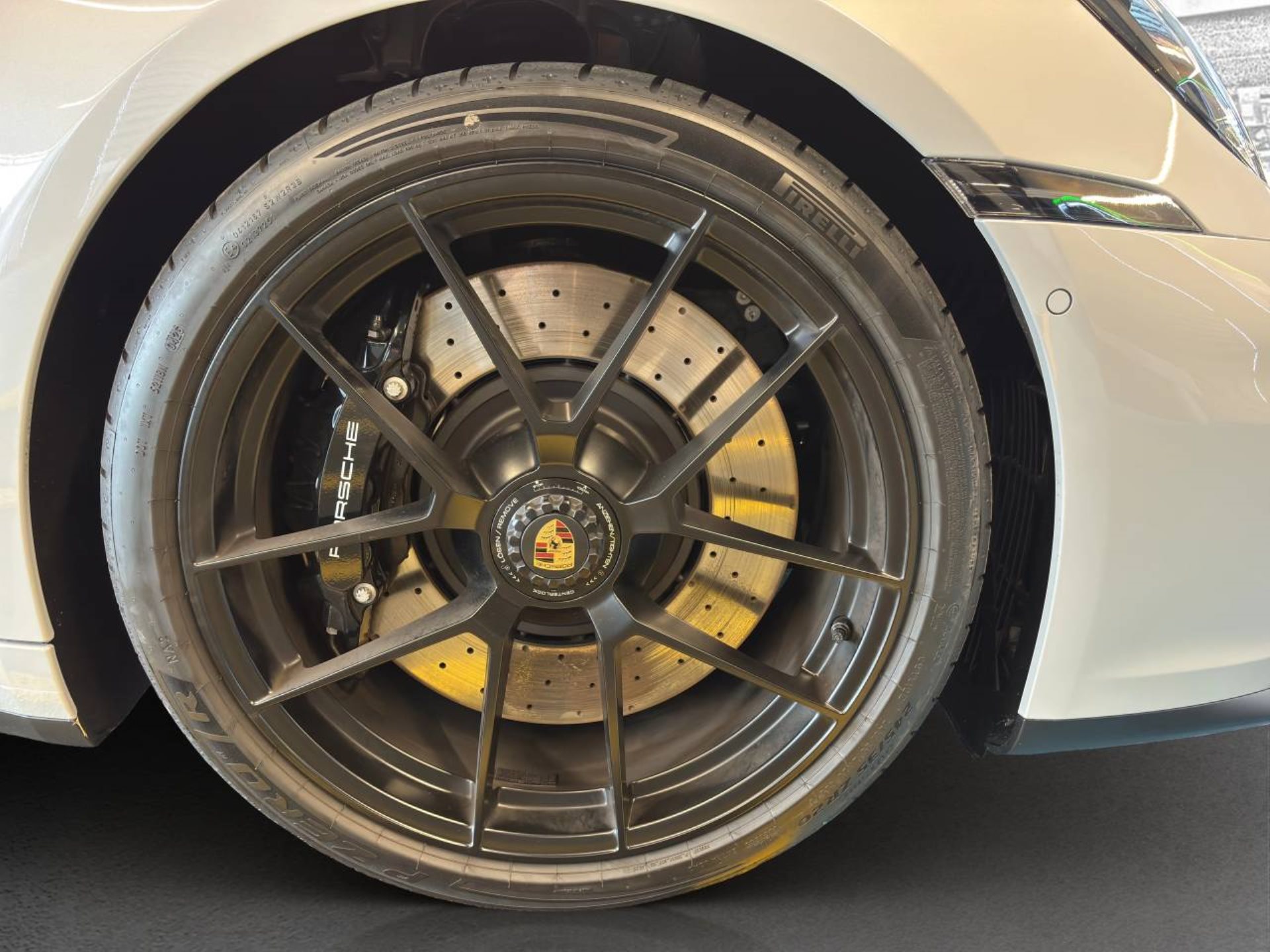 PORSCHE 911 Carrera 4 GTS-image-10