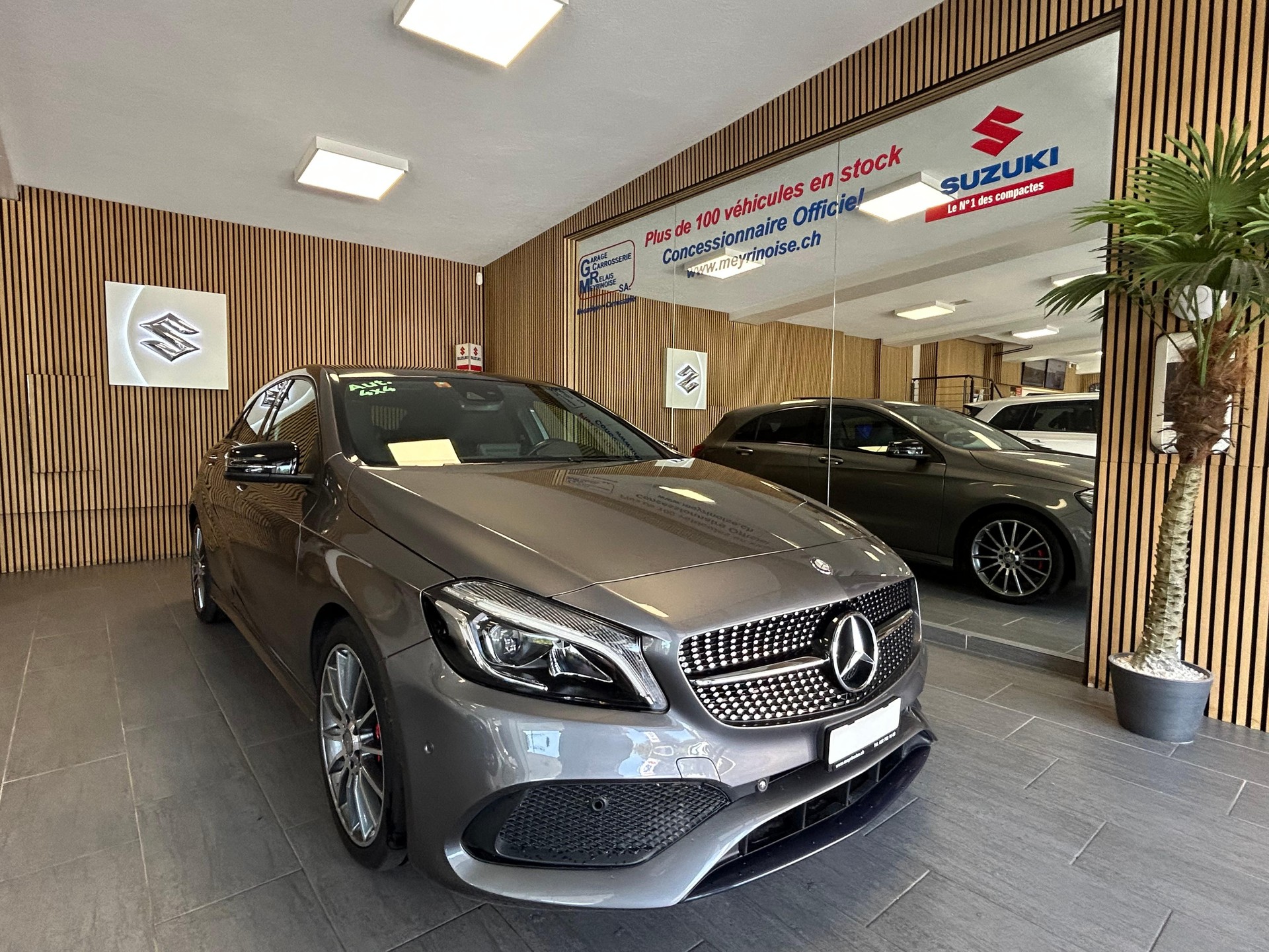 MERCEDES-BENZ A 250 AMG Line 4m-image-1
