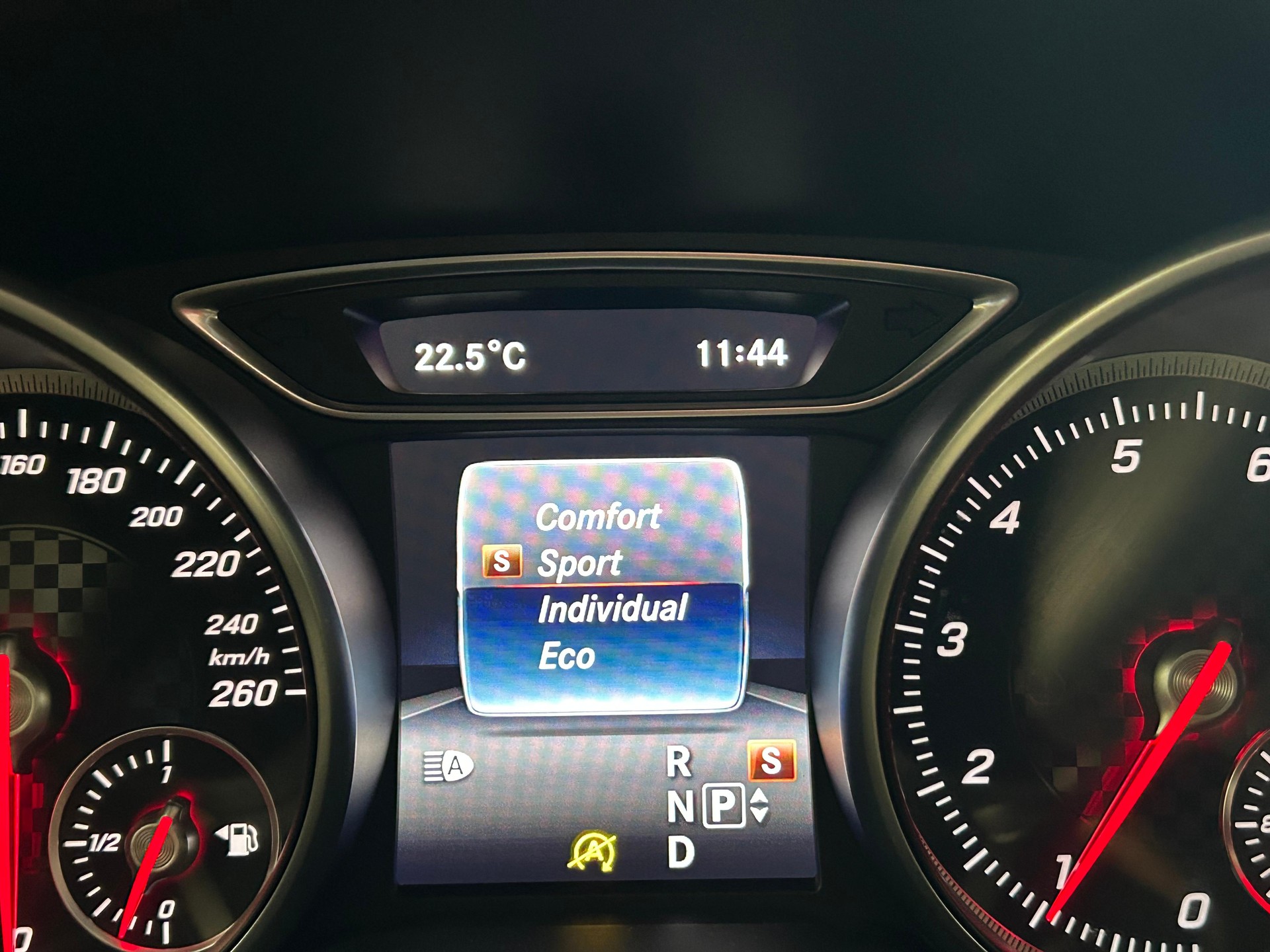 MERCEDES-BENZ A 250 AMG Line 4m-image-8