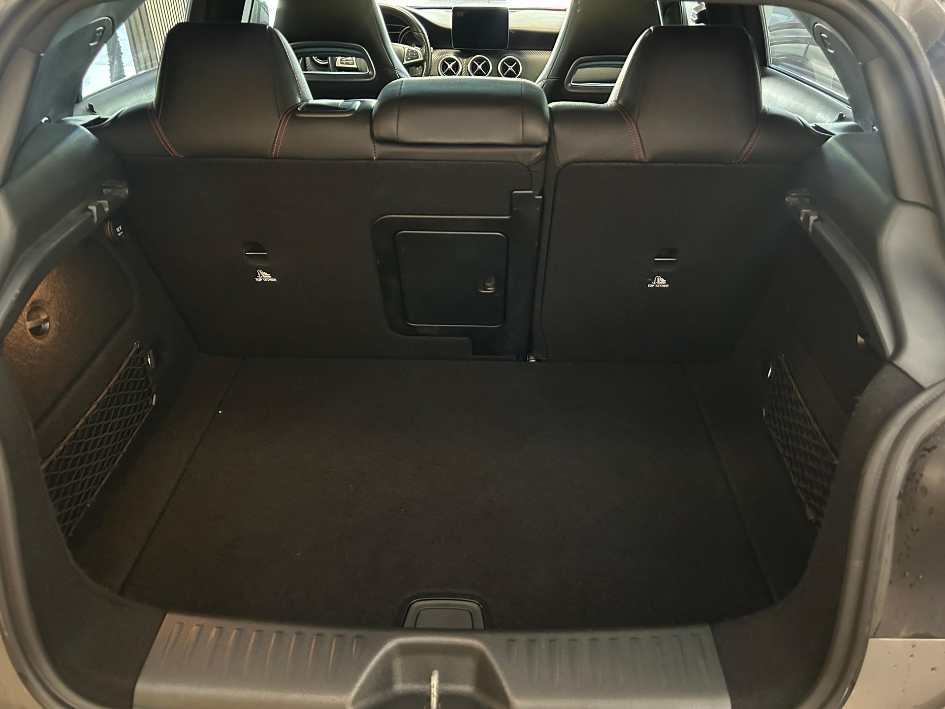 MERCEDES-BENZ A 250 AMG Line 4m-image-16