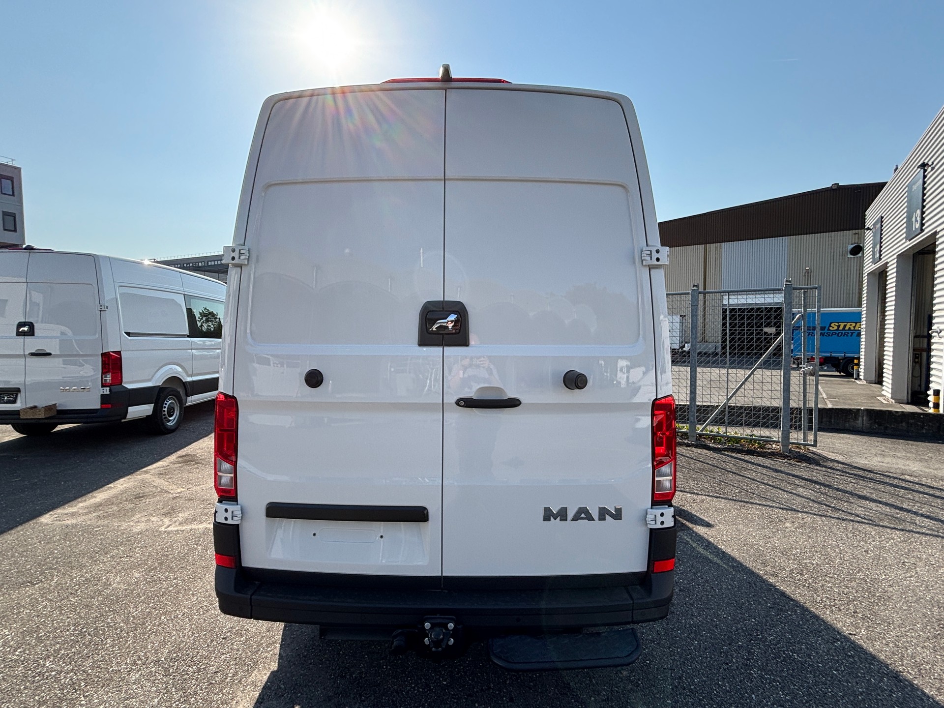 MAN 3.180-showroom-element-2
