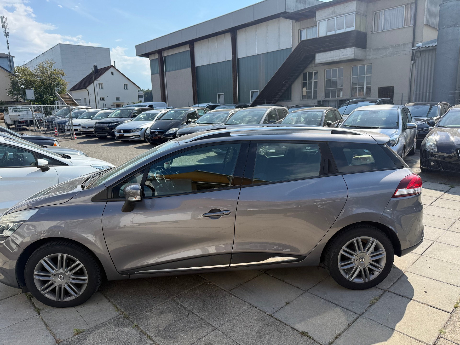 RENAULT Clio Grandtour 1.2 16V T Swiss Edition EDC-image-2