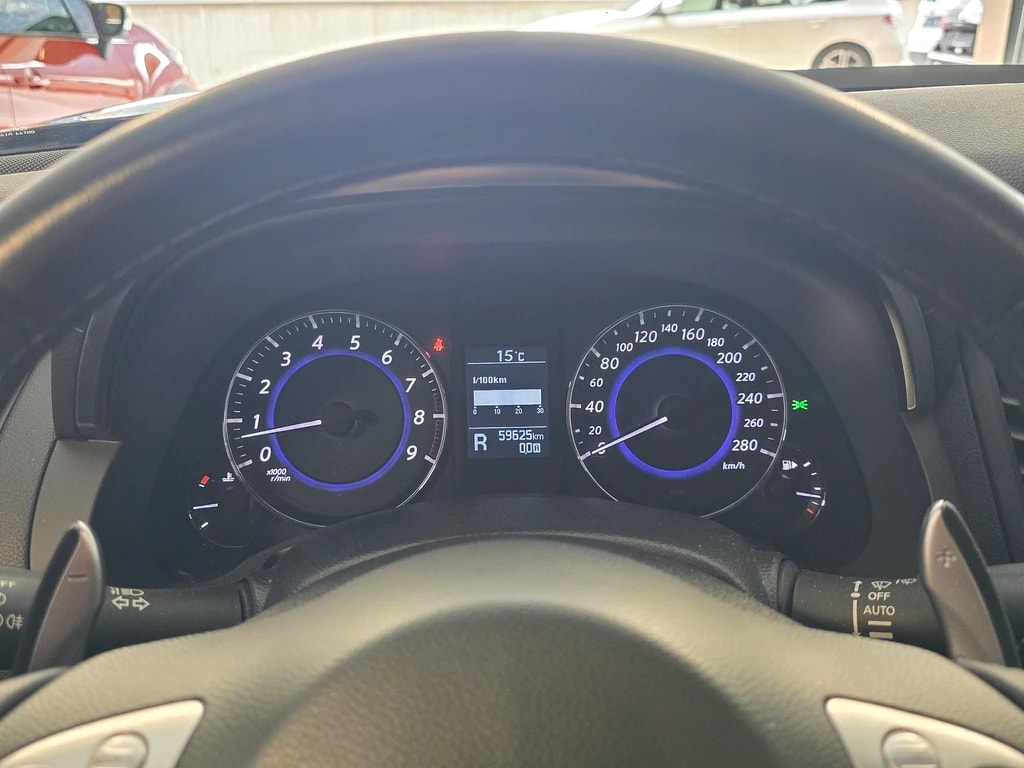 INFINITI QX70 3.7 S Premium AWD Automatic-image-9