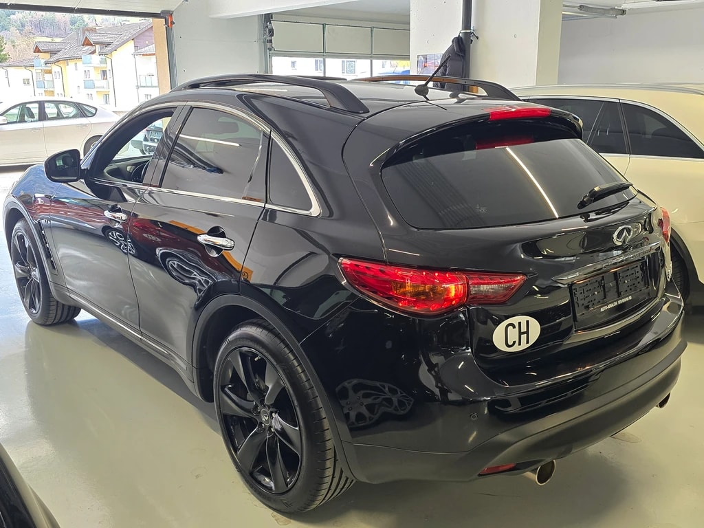 INFINITI QX70 3.7 S Premium AWD Automatic-image-4