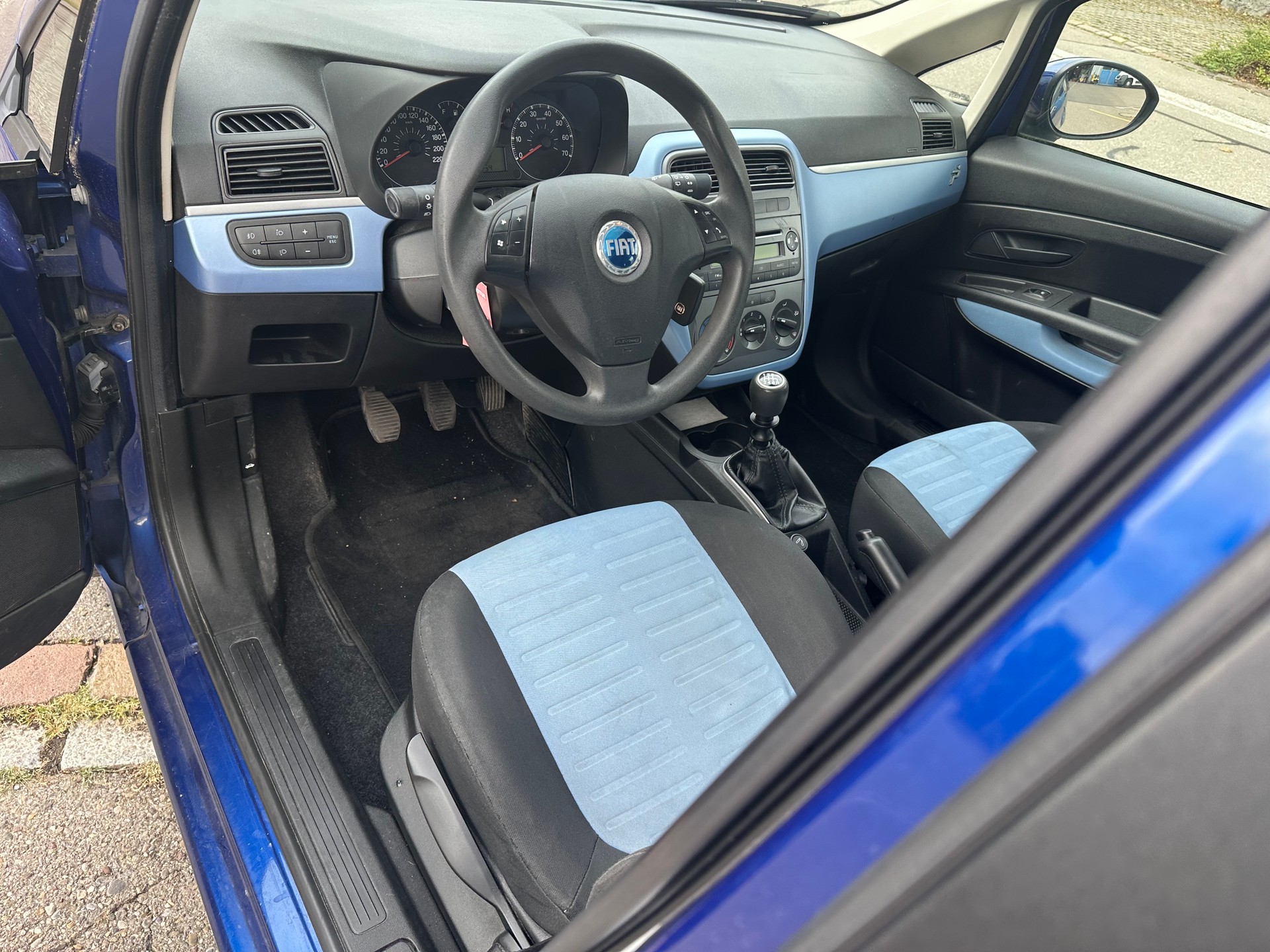 FIAT Punto 1.4 16V Emotion-image-10