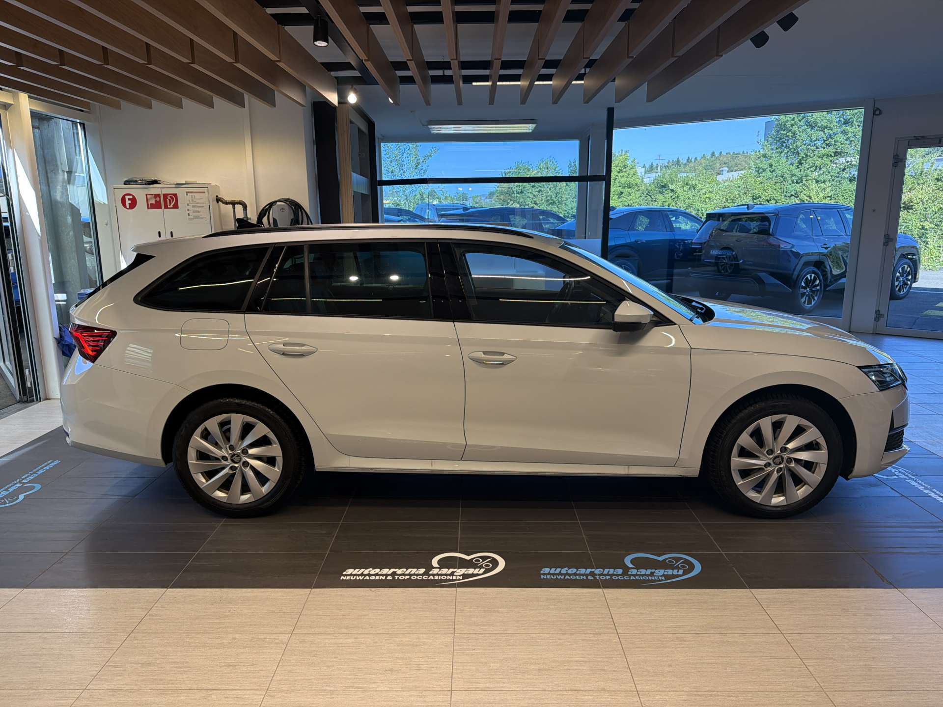 SKODA Octavia Combi 2.0 TDi Selection DSG-Automat-image-13