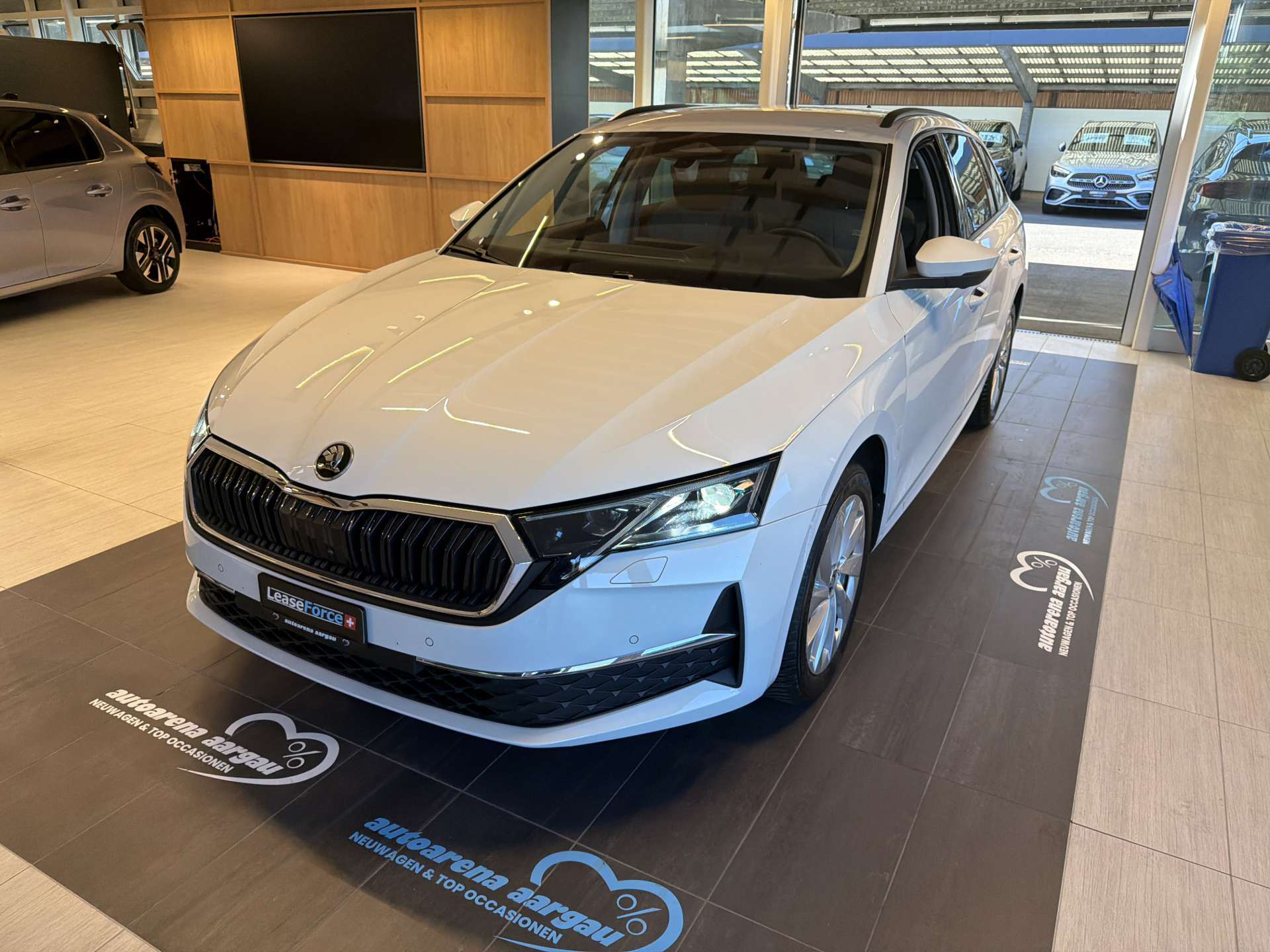 SKODA Octavia Combi 2.0 TDi Selection DSG-Automat-image-0