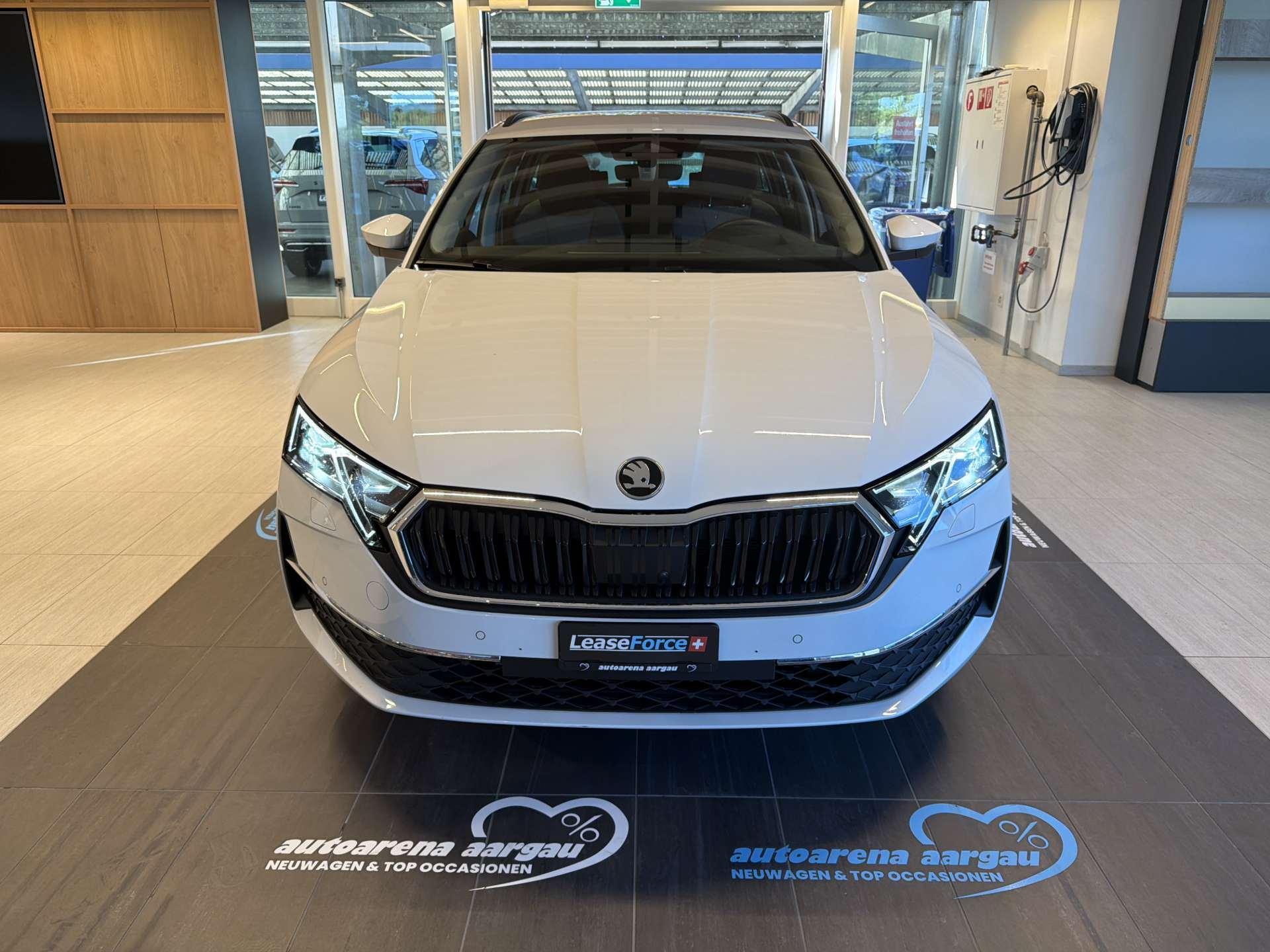 SKODA Octavia Combi 2.0 TDi Selection DSG-Automat-image-10